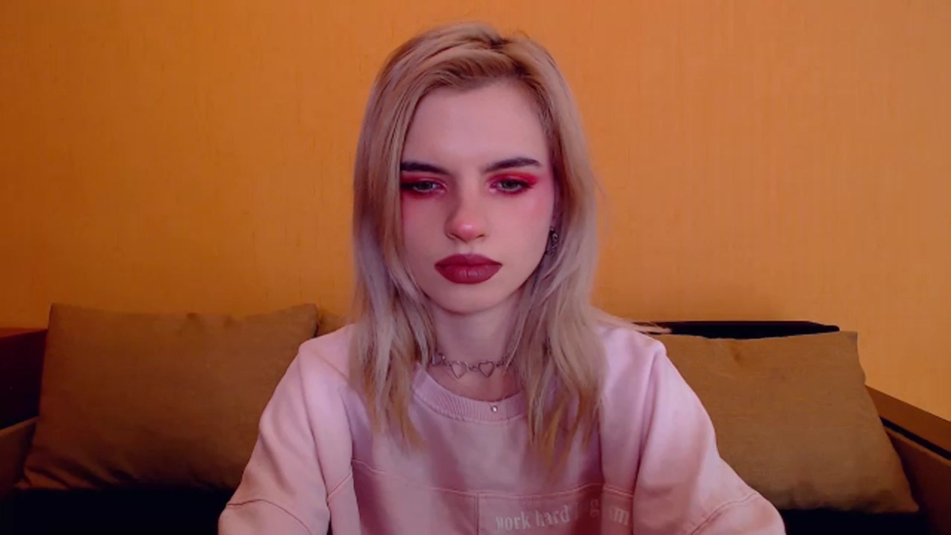 Gallery image thumbnail from Erineys's myfreecams stream on, 12/08/2023, 18:54 image 10 of 20