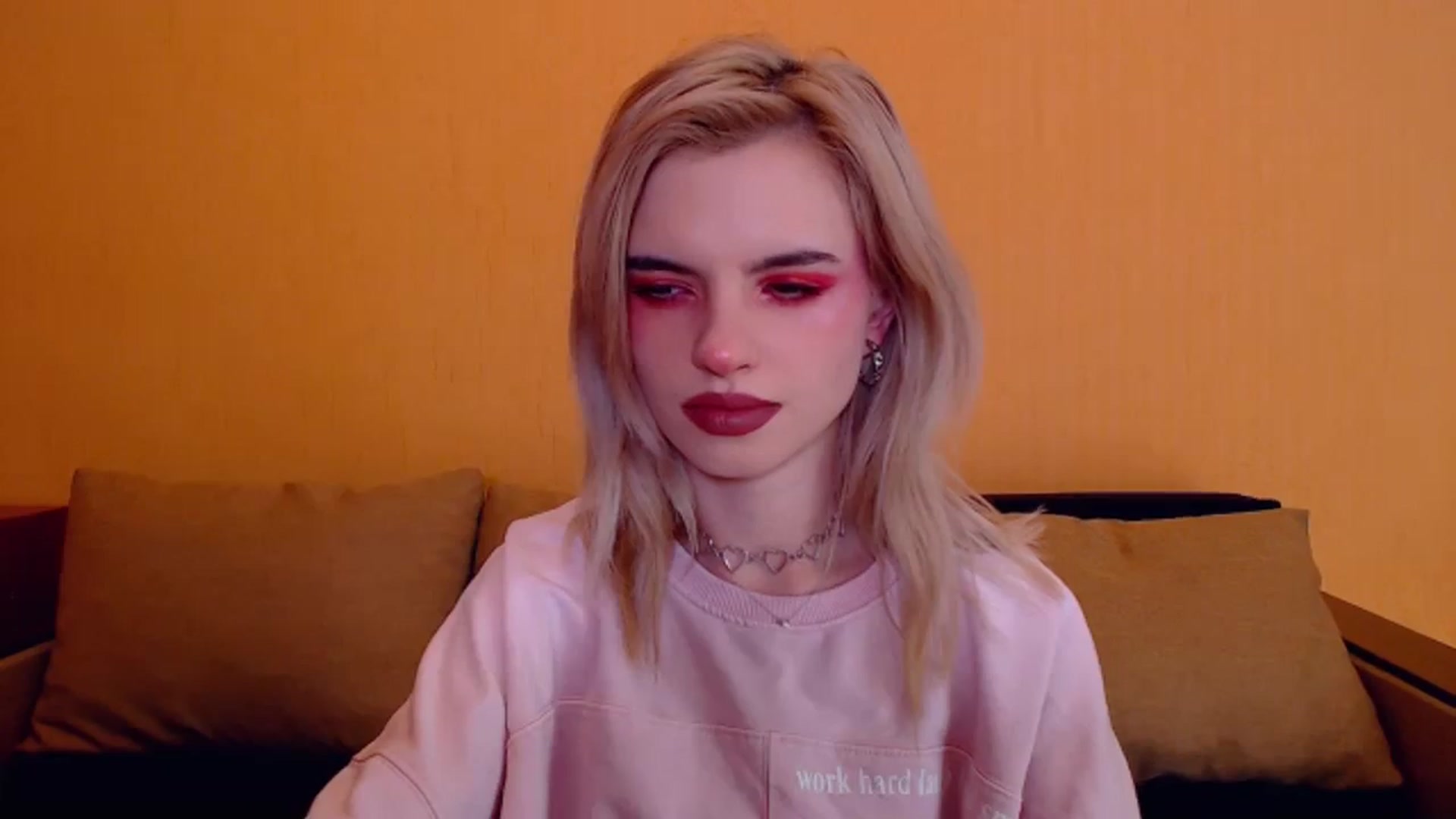 Gallery image thumbnail from Erineys's myfreecams stream on, 12/08/2023, 18:54 image 4 of 20