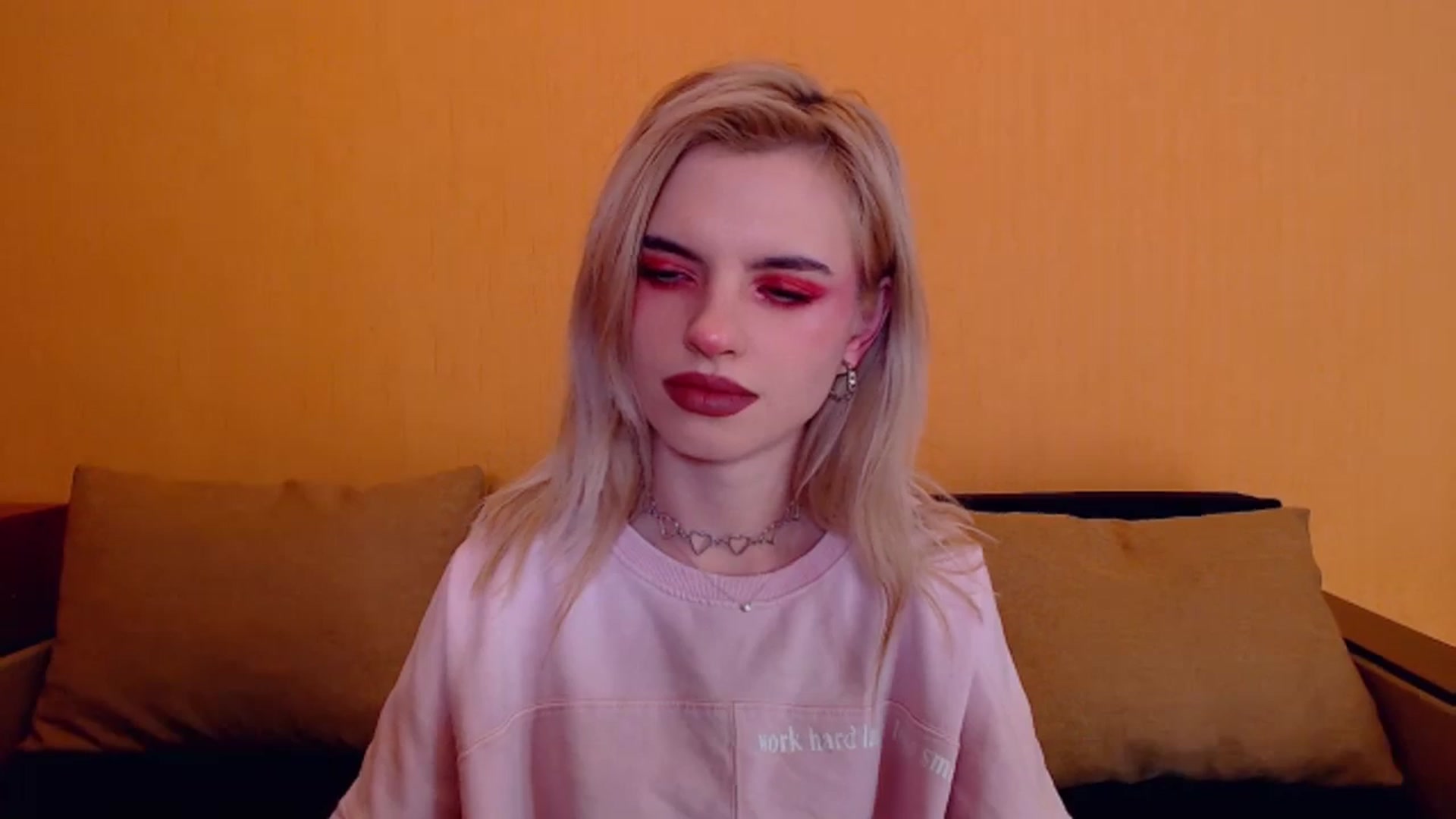 Gallery image thumbnail from Erineys's myfreecams stream on, 12/08/2023, 18:54 image 2 of 20
