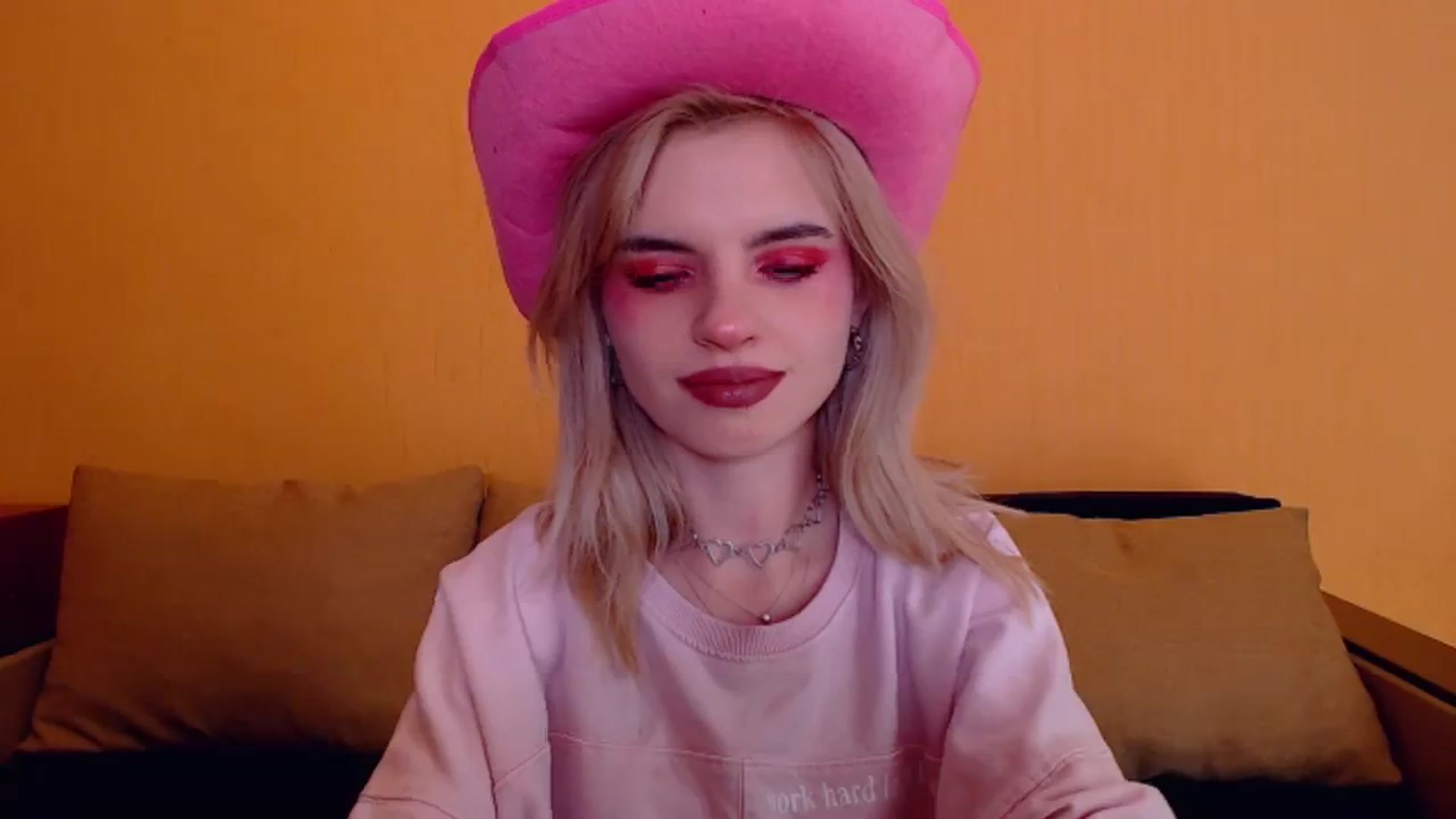 Gallery image thumbnail from Erineys's myfreecams stream on, 12/08/2023, 18:54 image 15 of 20
