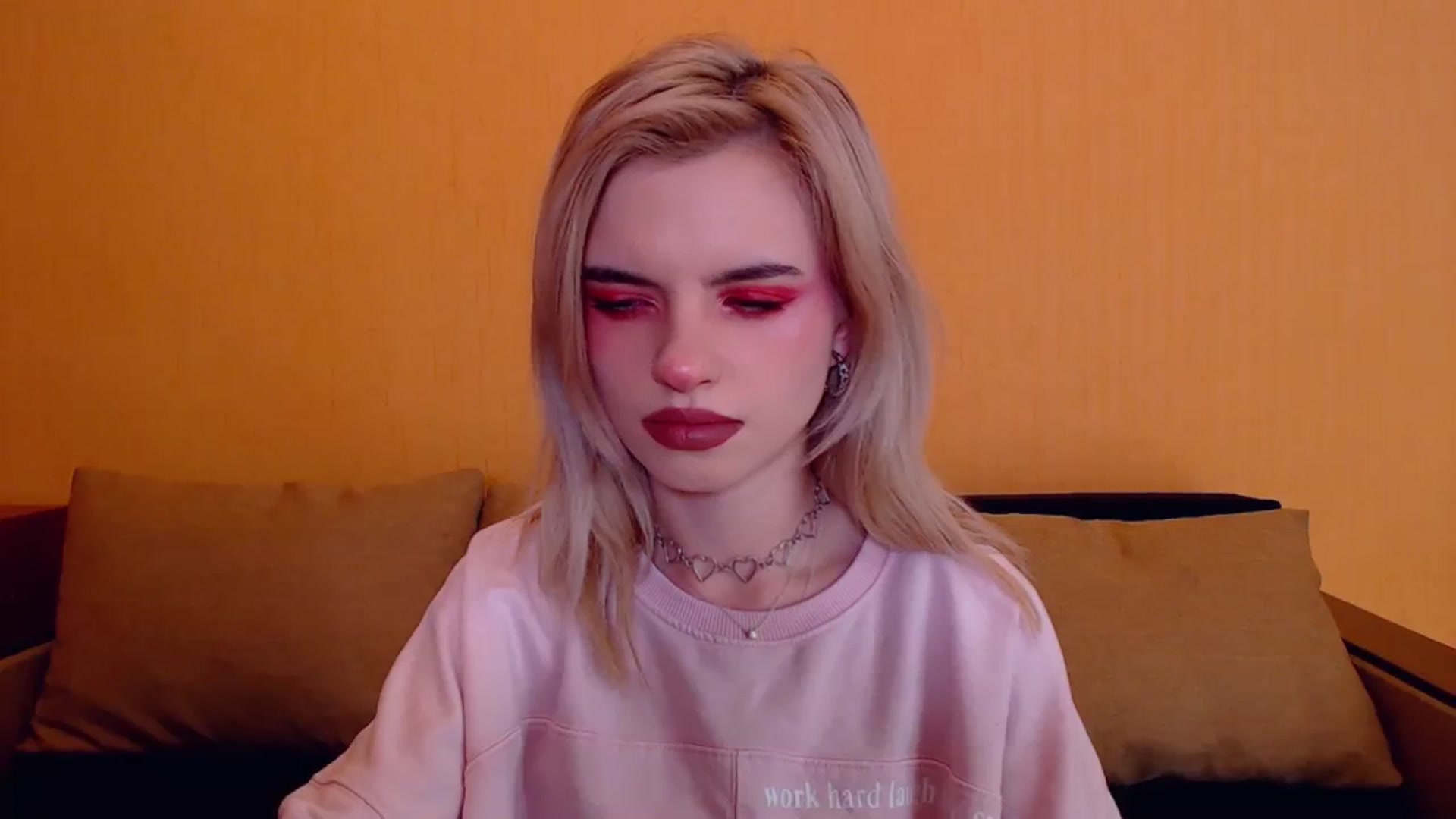 Gallery image thumbnail from Erineys's myfreecams stream on, 12/08/2023, 18:54 image 8 of 20