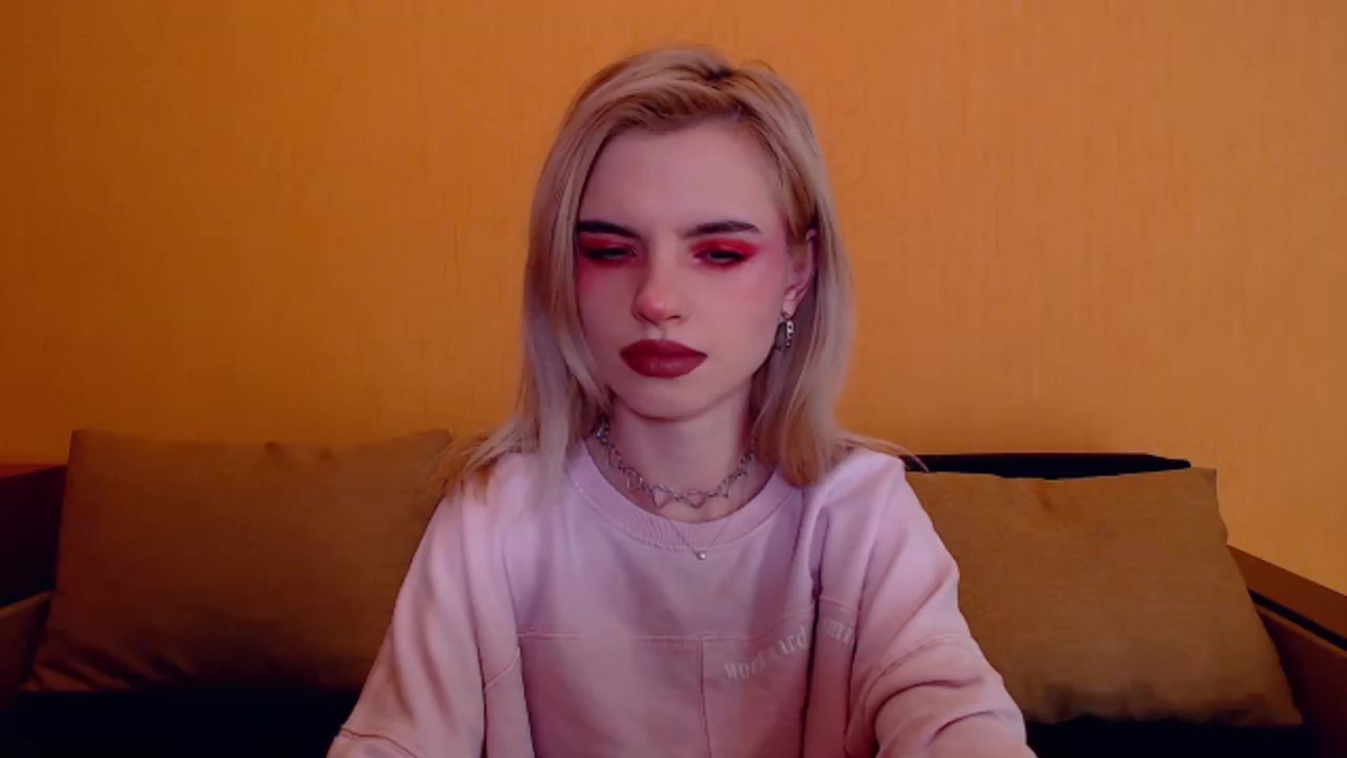 Gallery image thumbnail from Erineys's myfreecams stream on, 12/08/2023, 18:54 image 1 of 20