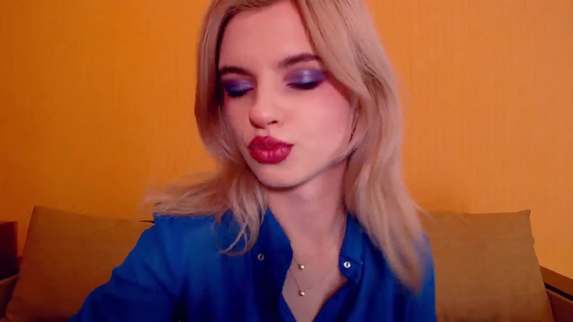 Gallery image thumbnail from Erineys's myfreecams stream on, 12/09/2023, 15:17 image 4 of 20