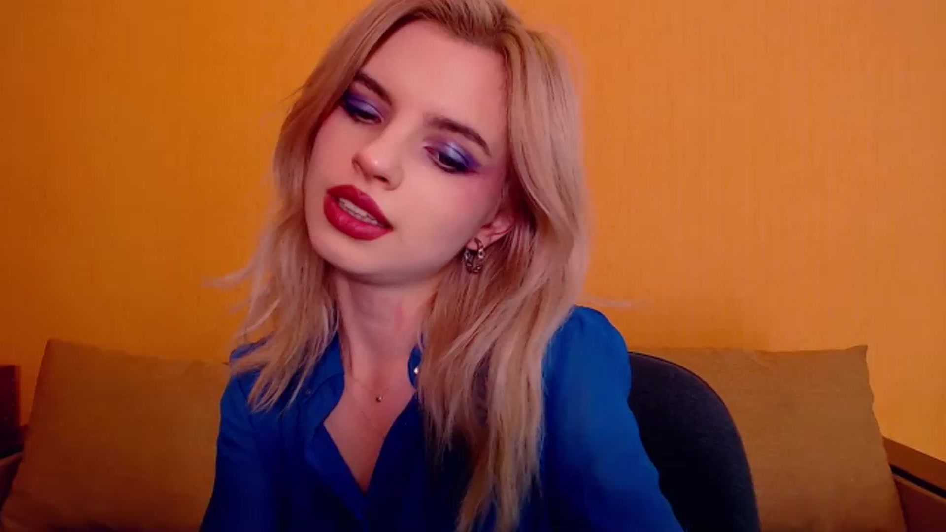 Gallery image thumbnail from Erineys's myfreecams stream on, 12/09/2023, 15:17 image 2 of 20