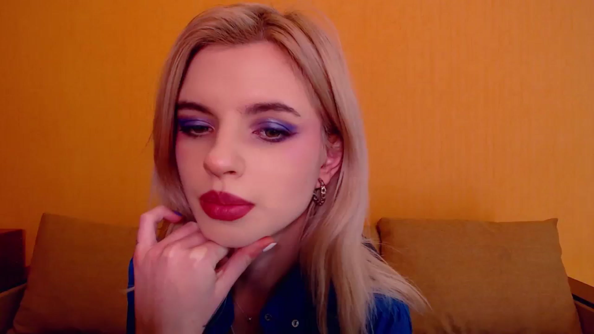 Gallery image thumbnail from Erineys's myfreecams stream on, 12/09/2023, 15:17 image 11 of 20