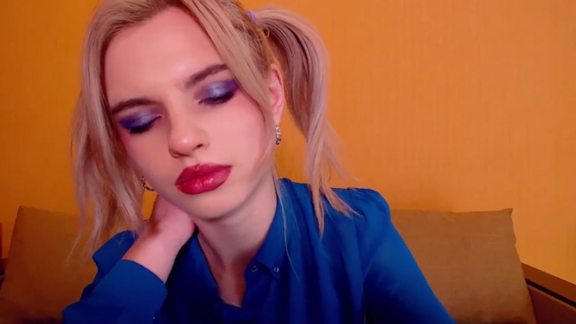 Gallery image thumbnail from Erineys's myfreecams stream on, 12/09/2023, 16:31 image 13 of 20