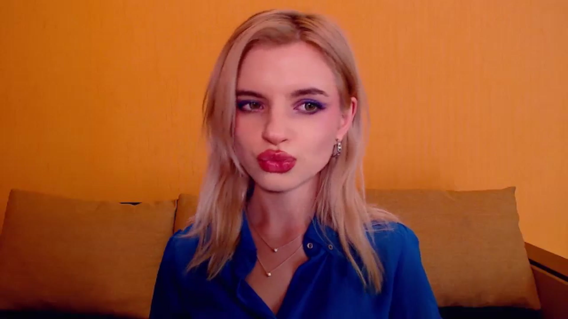 Gallery image thumbnail from Erineys's myfreecams stream on, 12/09/2023, 17:59 image 4 of 20
