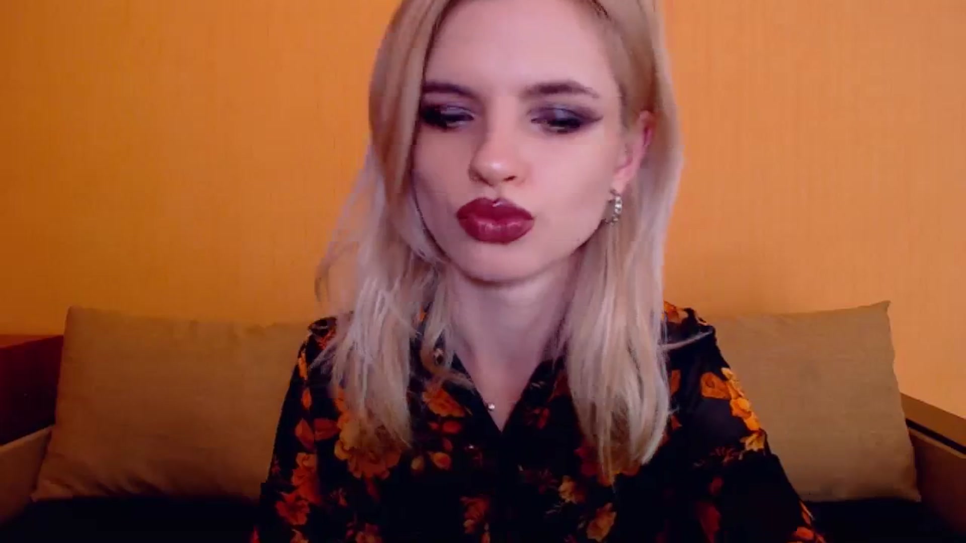 Gallery image thumbnail from Erineys's myfreecams stream on, 12/10/2023, 17:06 image 19 of 20