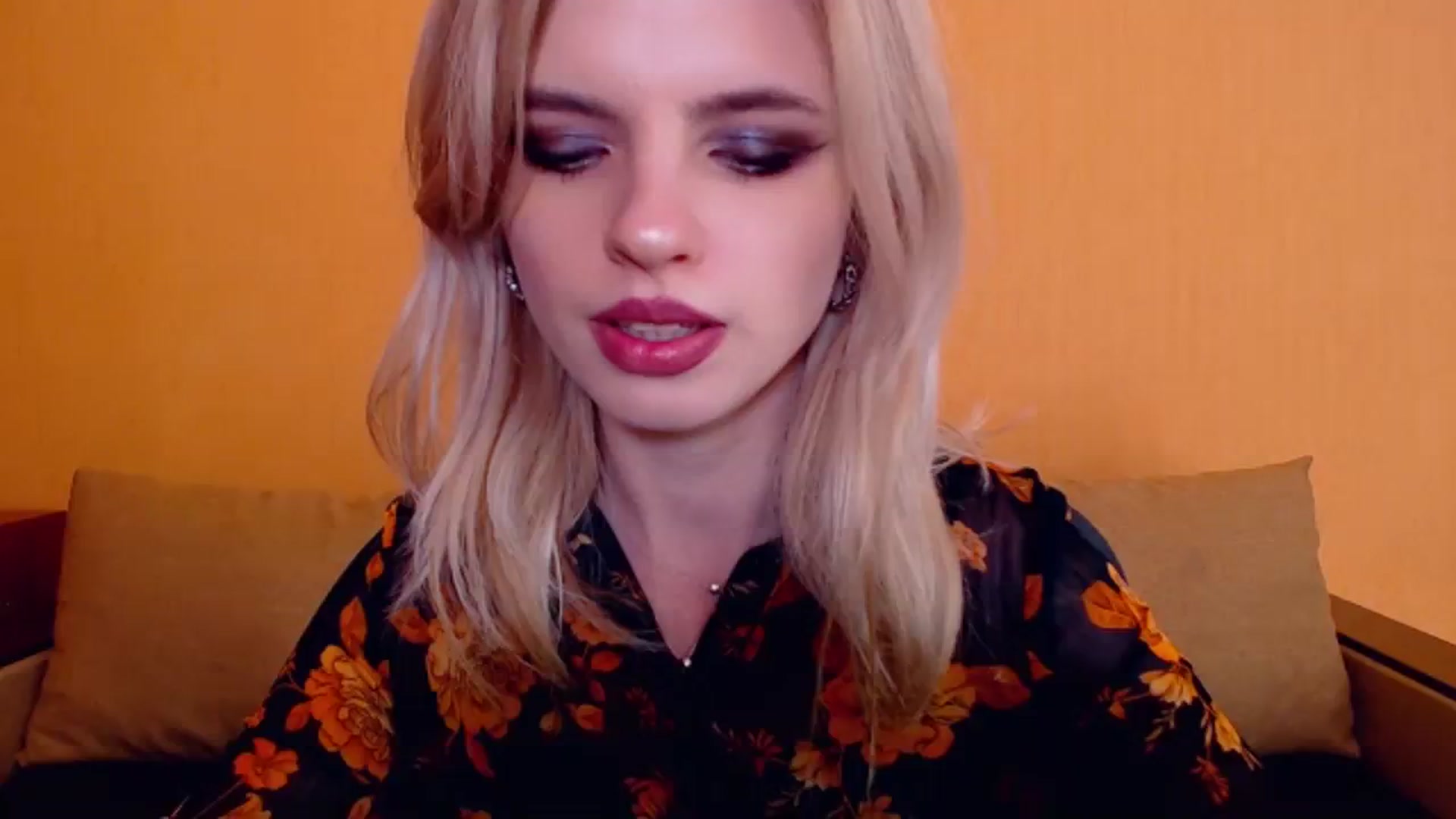 Gallery image thumbnail from Erineys's myfreecams stream on, 12/10/2023, 17:06 image 1 of 20