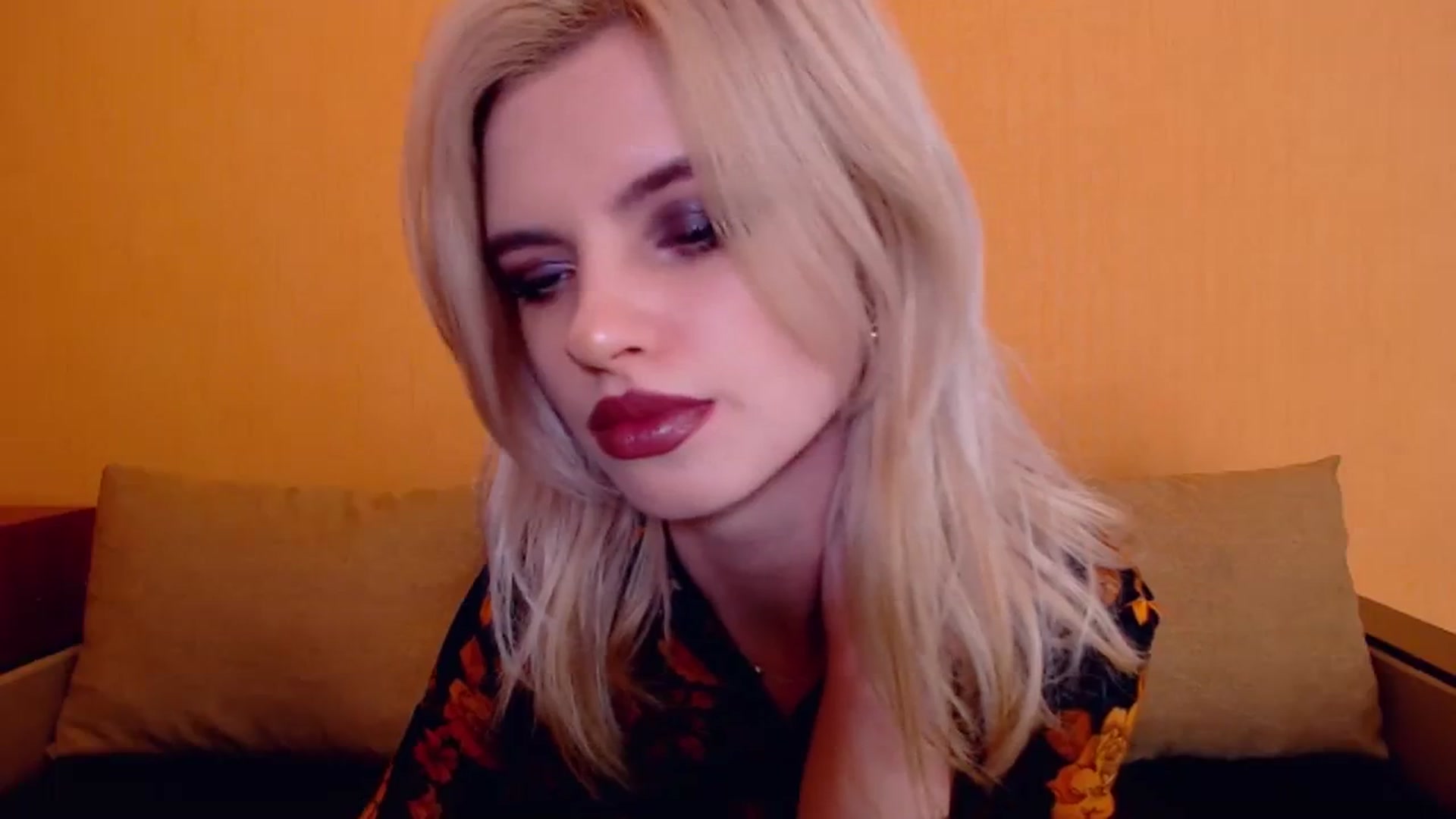 Gallery image thumbnail from Erineys's myfreecams stream on, 12/10/2023, 17:06 image 17 of 20