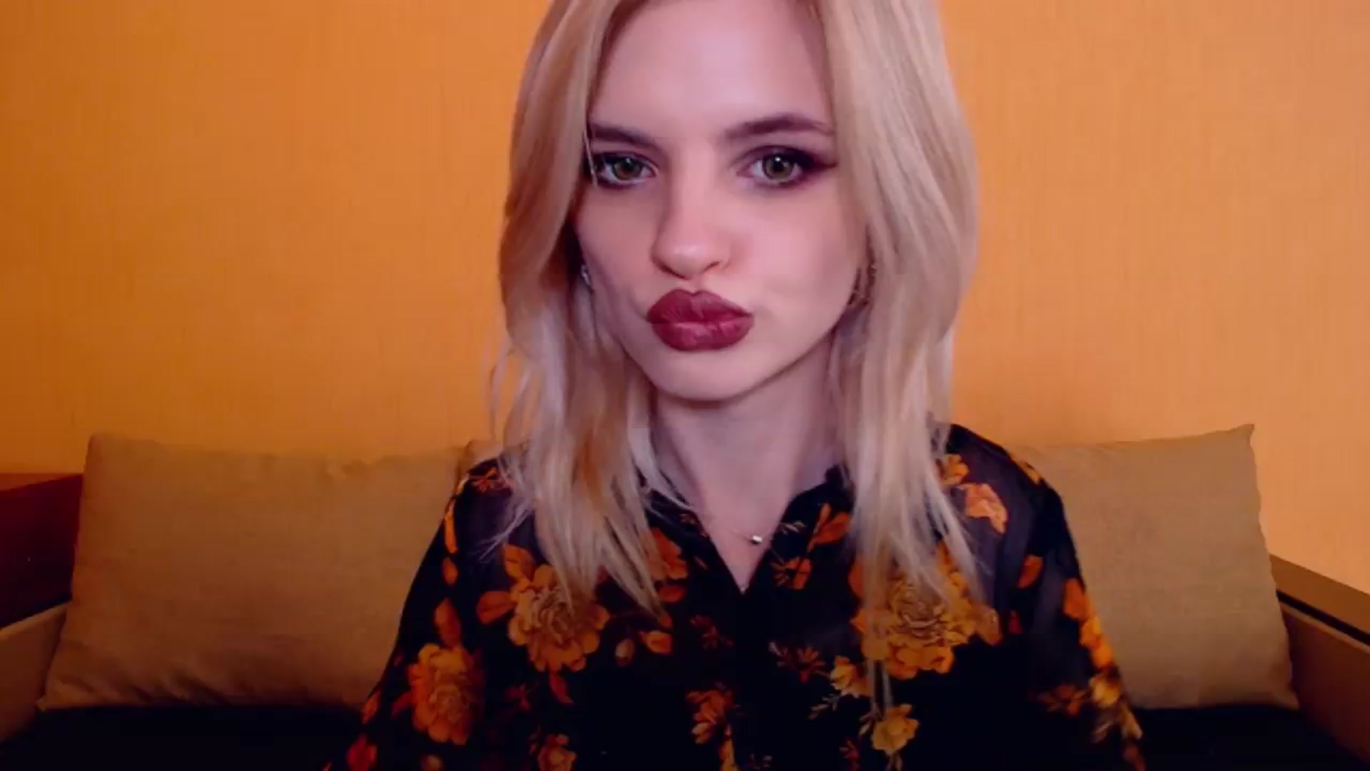 Gallery image thumbnail from Erineys's myfreecams stream on, 12/10/2023, 17:06 image 7 of 20