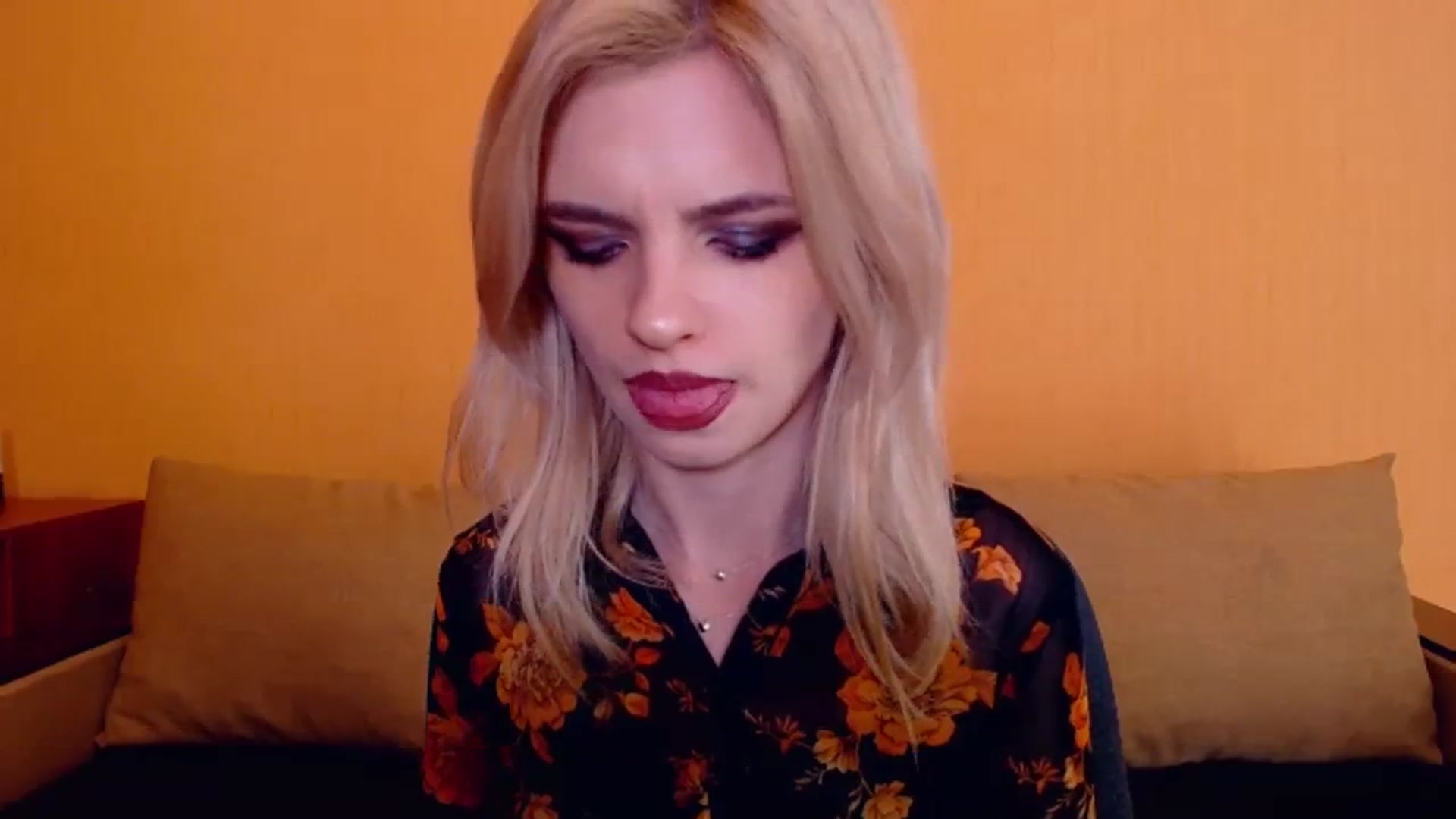 Gallery image thumbnail from Erineys's myfreecams stream on, 12/10/2023, 18:01 image 6 of 20