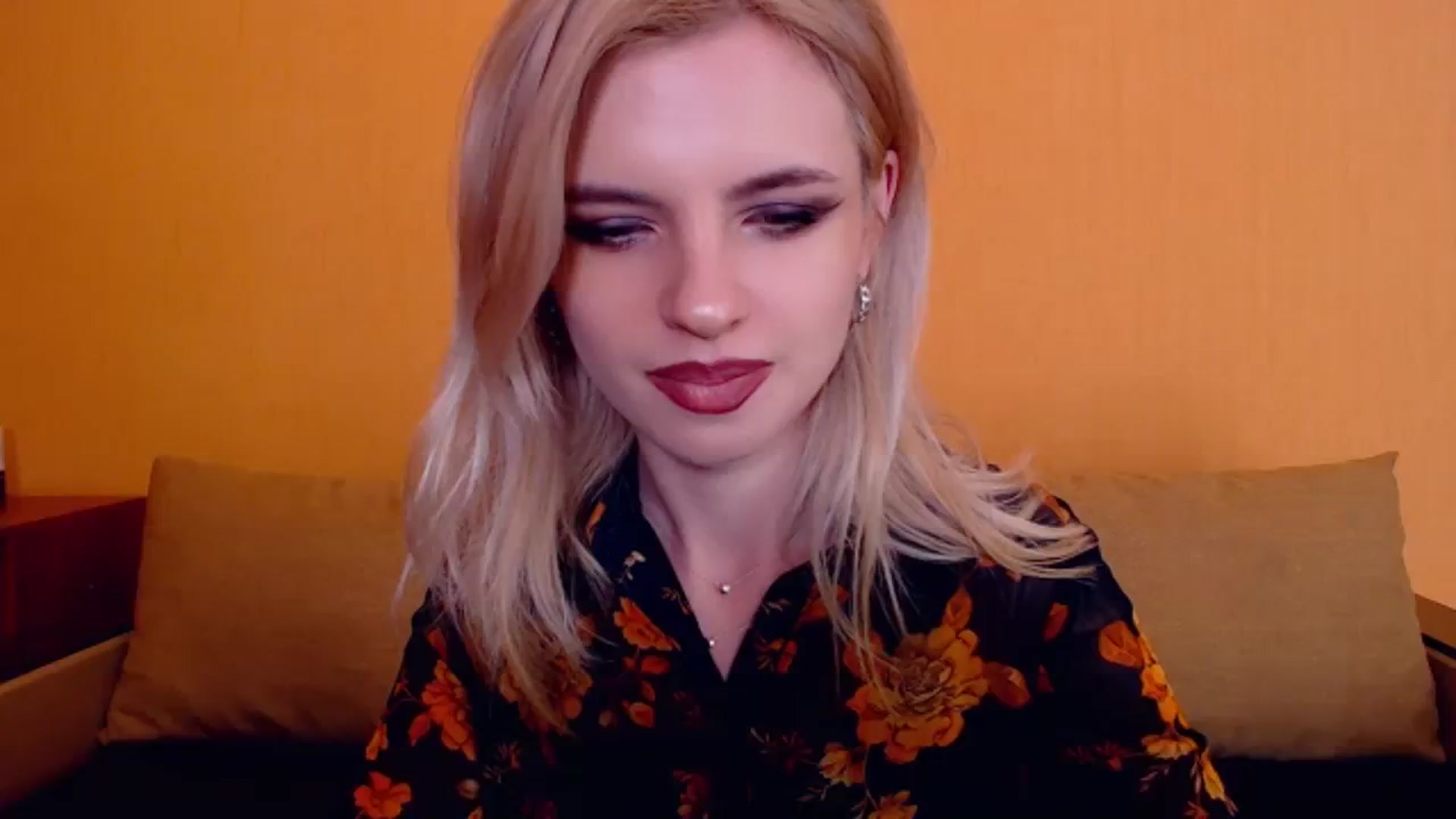 Gallery image thumbnail from Erineys's myfreecams stream on, 12/10/2023, 18:01 image 8 of 20