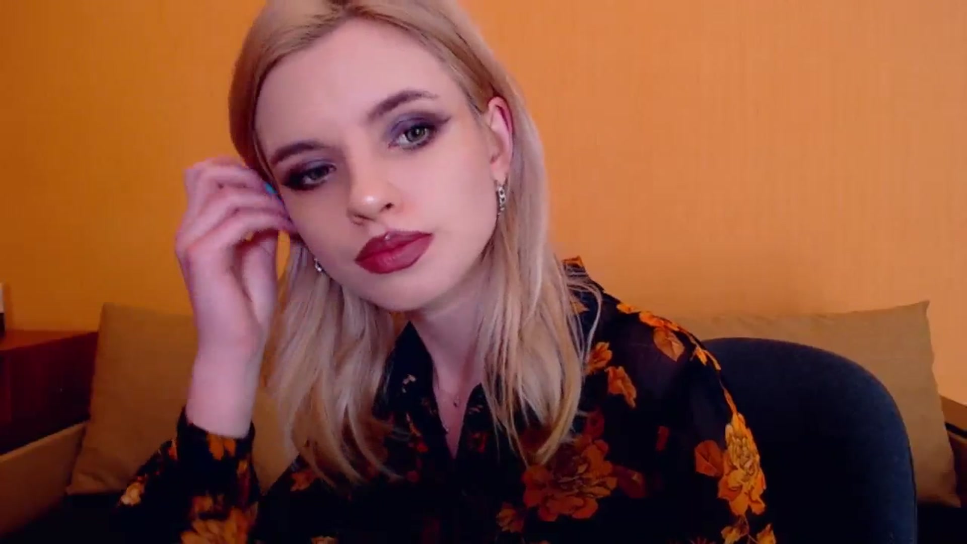 Gallery image thumbnail from Erineys's myfreecams stream on, 12/10/2023, 18:01 image 10 of 20