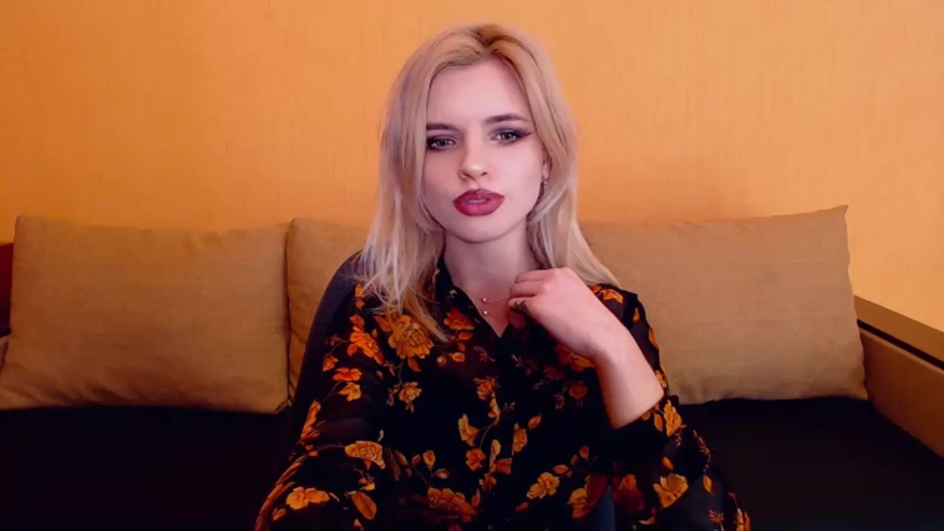 Gallery image thumbnail from Erineys's myfreecams stream on, 12/10/2023, 18:01 image 19 of 20