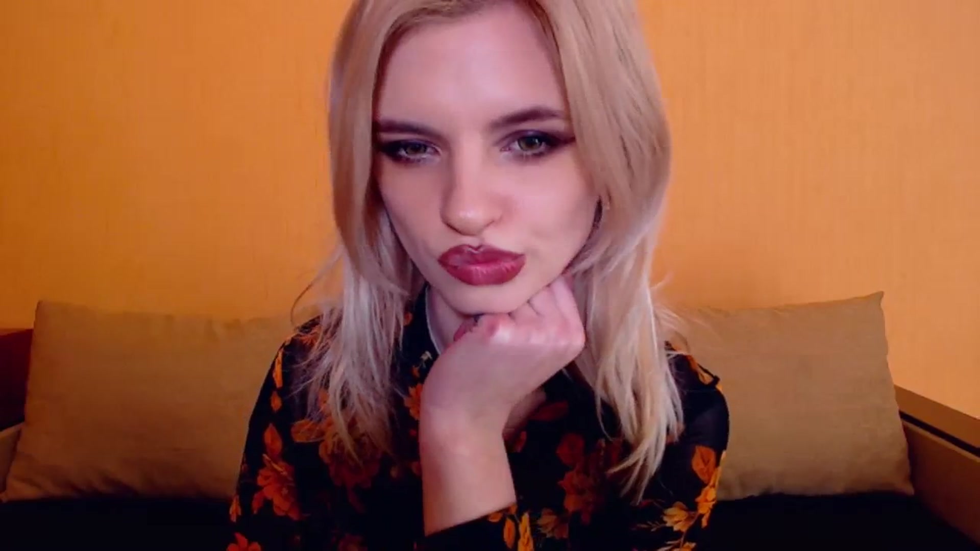 Gallery image thumbnail from Erineys's myfreecams stream on, 12/10/2023, 18:21 image 3 of 20