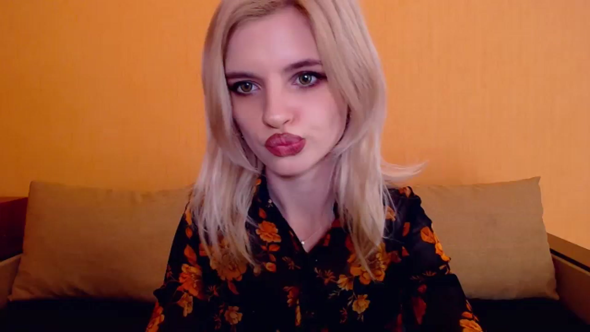 Gallery image thumbnail from Erineys's myfreecams stream on, 12/10/2023, 18:21 image 16 of 20