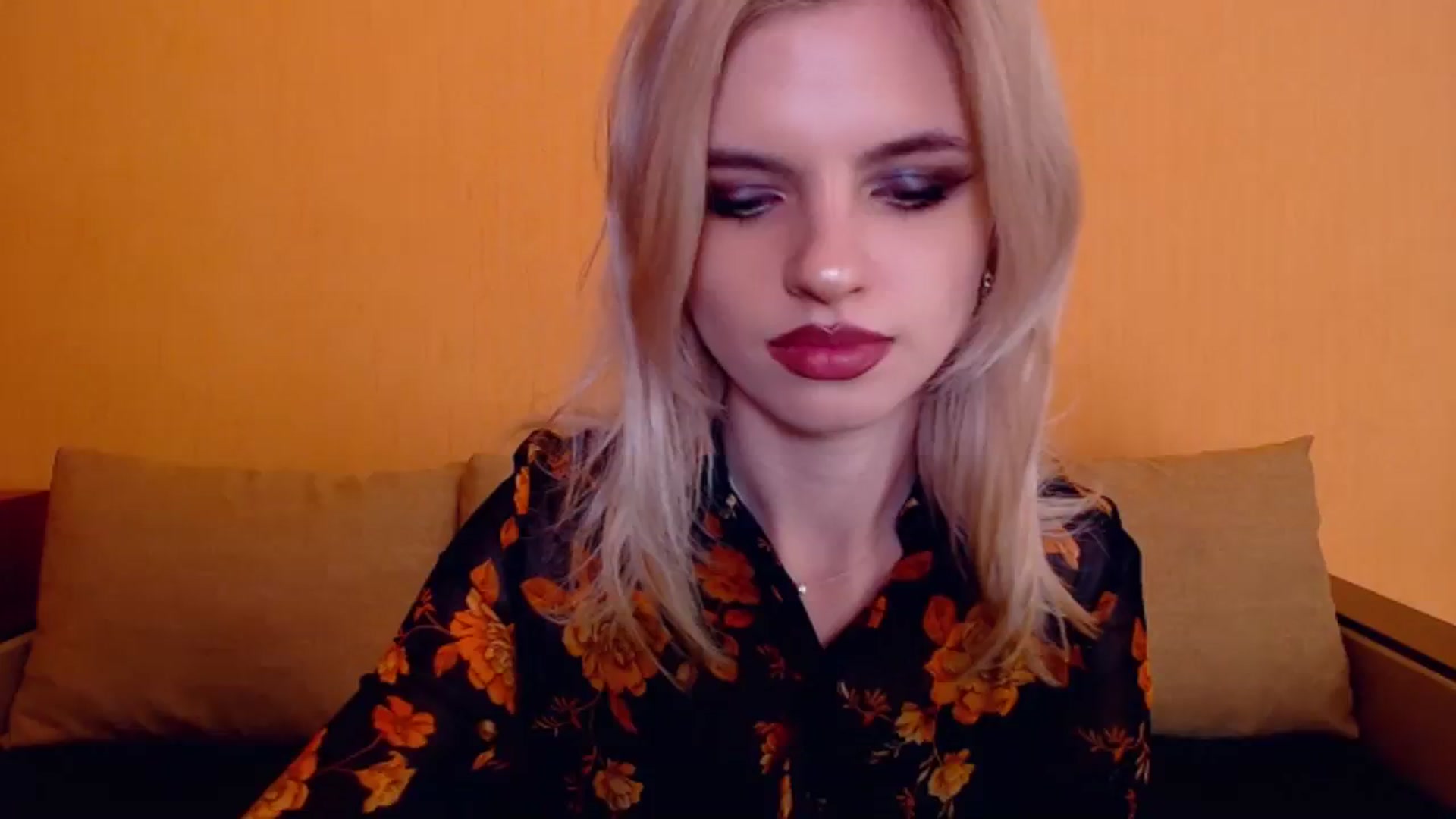 Gallery image thumbnail from Erineys's myfreecams stream on, 12/10/2023, 18:21 image 4 of 20