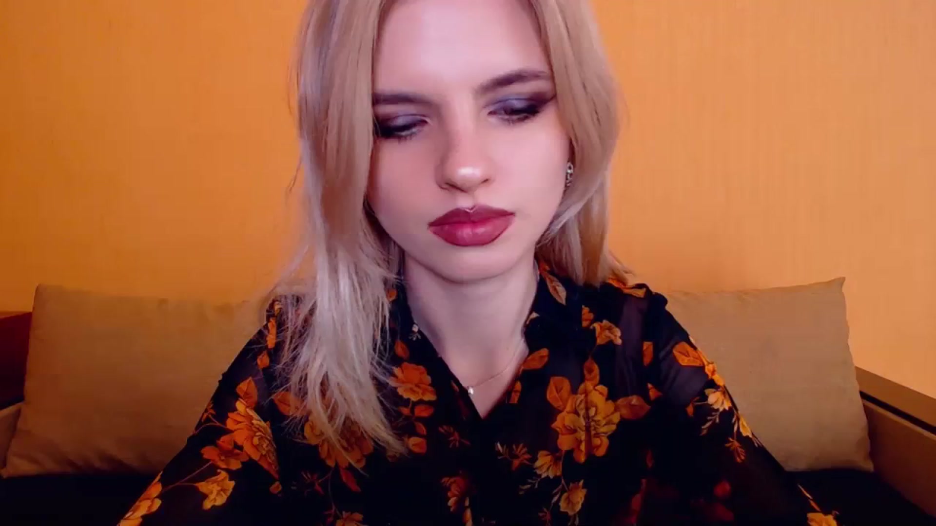 Gallery image thumbnail from Erineys's myfreecams stream on, 12/10/2023, 18:21 image 6 of 20