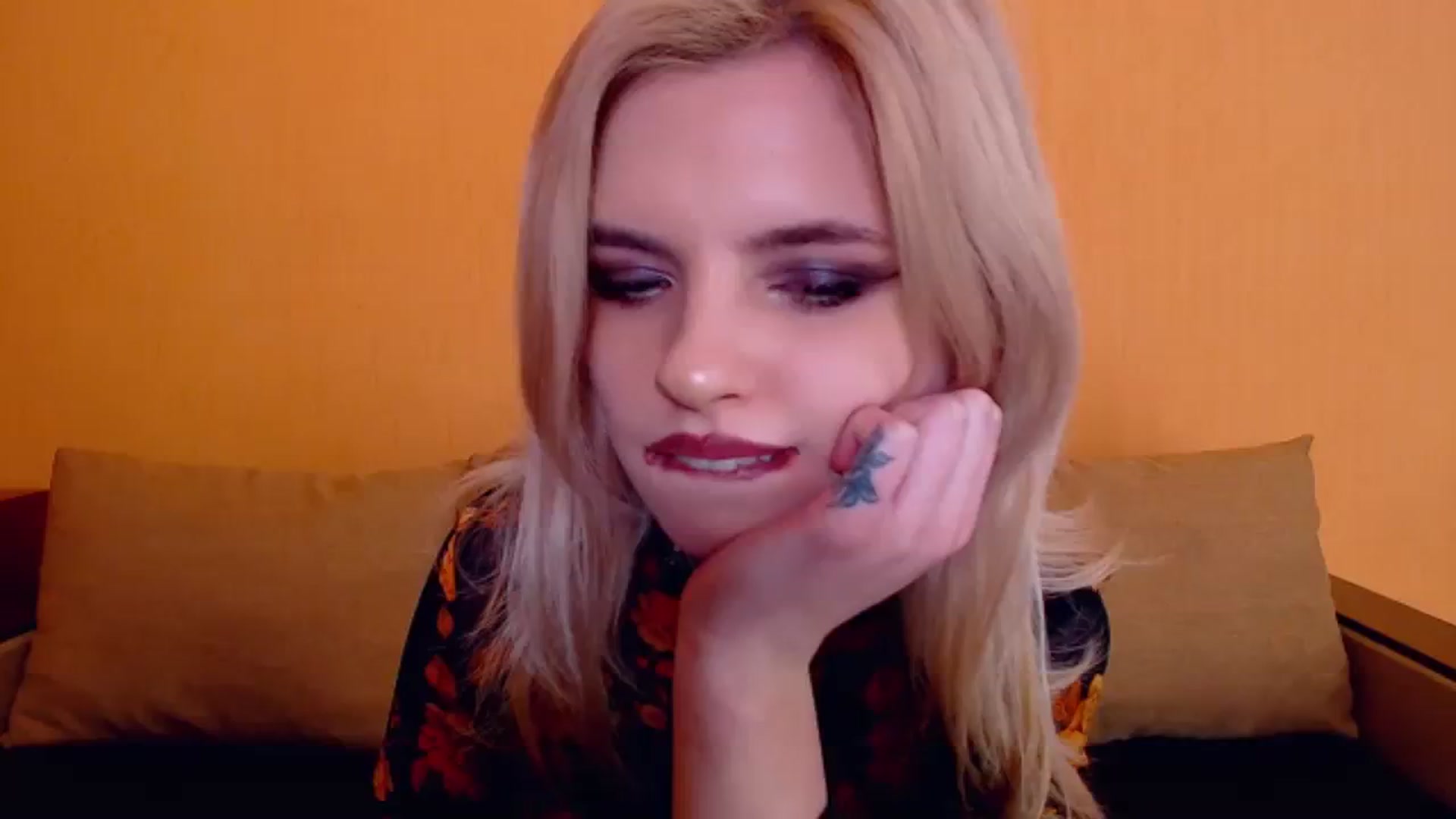 Gallery image thumbnail from Erineys's myfreecams stream on, 12/10/2023, 18:21 image 5 of 20