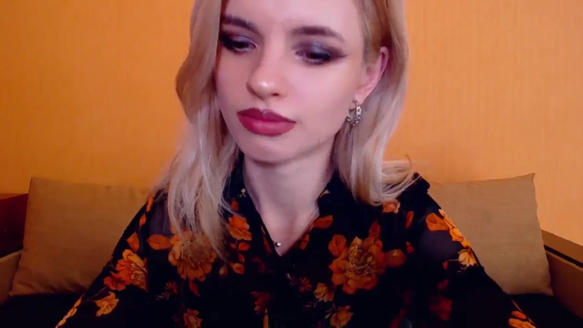 Gallery image thumbnail from Erineys's myfreecams stream on, 12/10/2023, 18:21 image 18 of 20