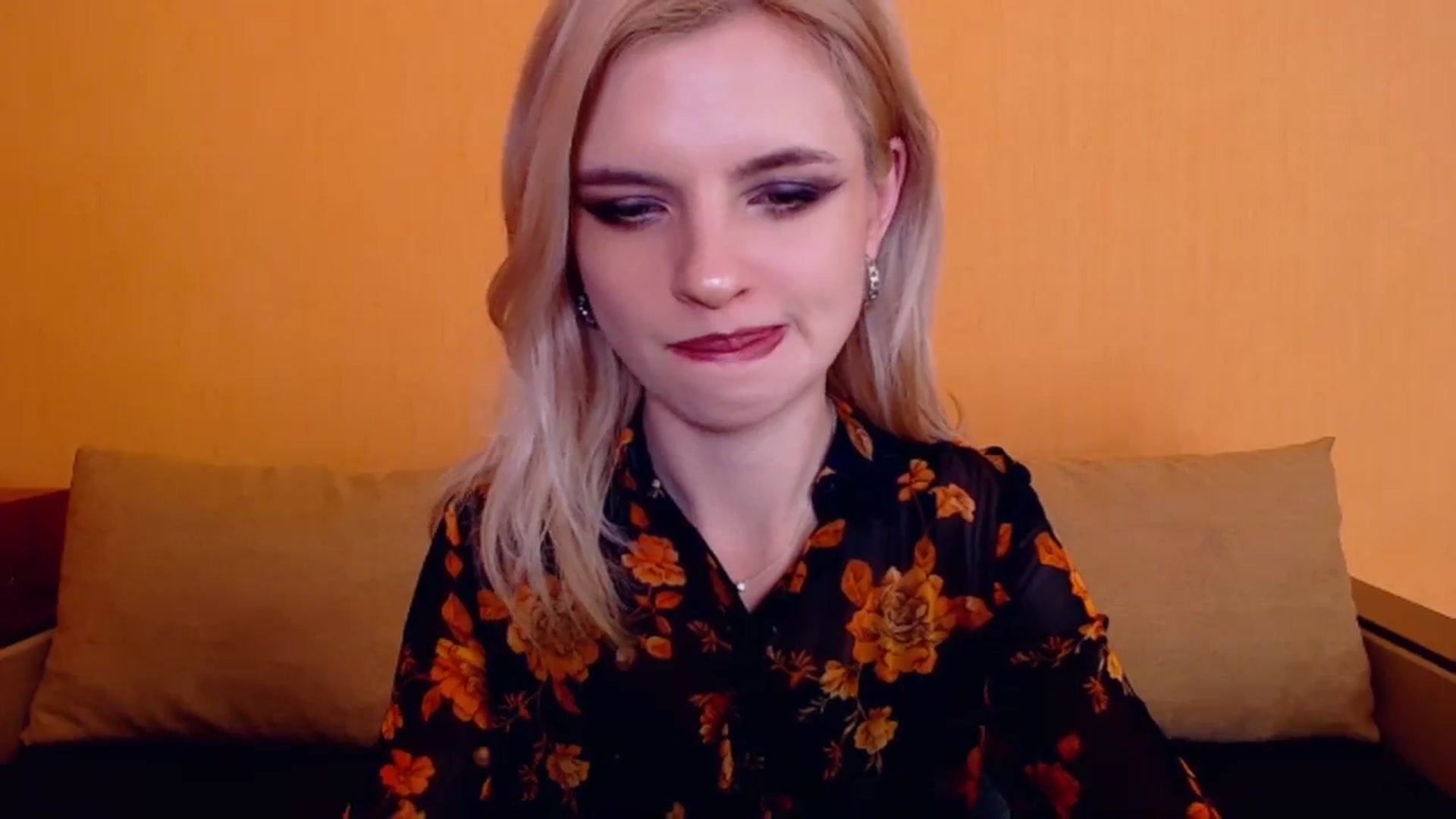Gallery image thumbnail from Erineys's myfreecams stream on, 12/10/2023, 18:21 image 17 of 20