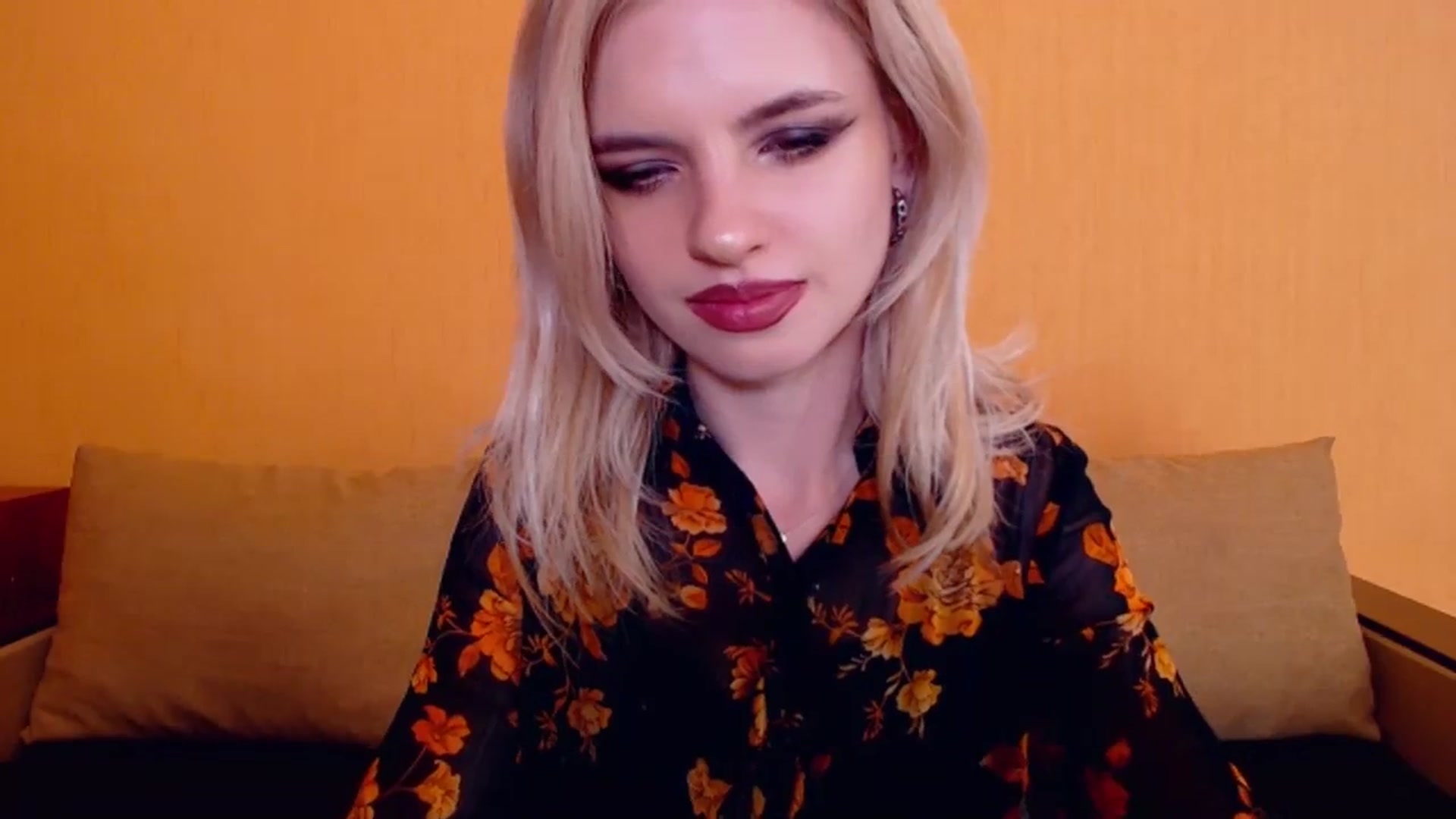 Gallery image thumbnail from Erineys's myfreecams stream on, 12/10/2023, 18:21 image 19 of 20