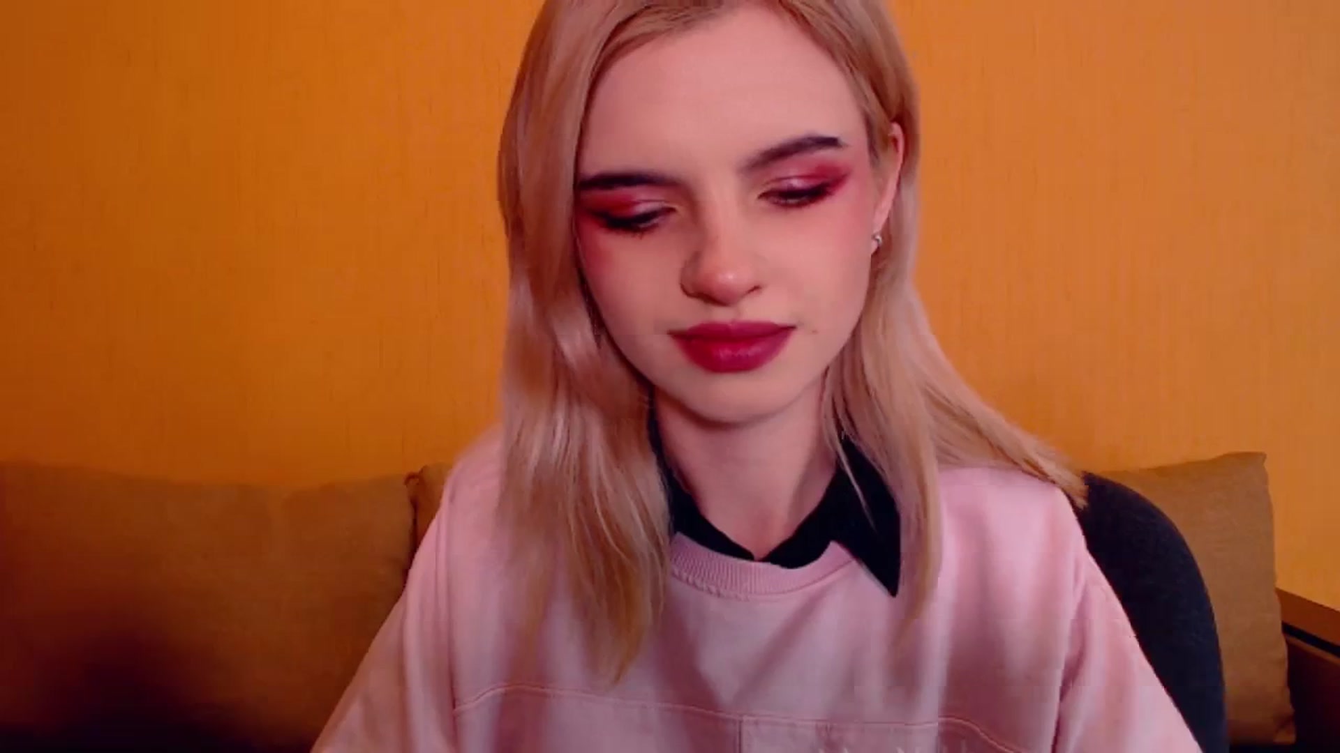 Gallery image thumbnail from Erineys's myfreecams stream on, 12/11/2023, 14:45 image 18 of 20