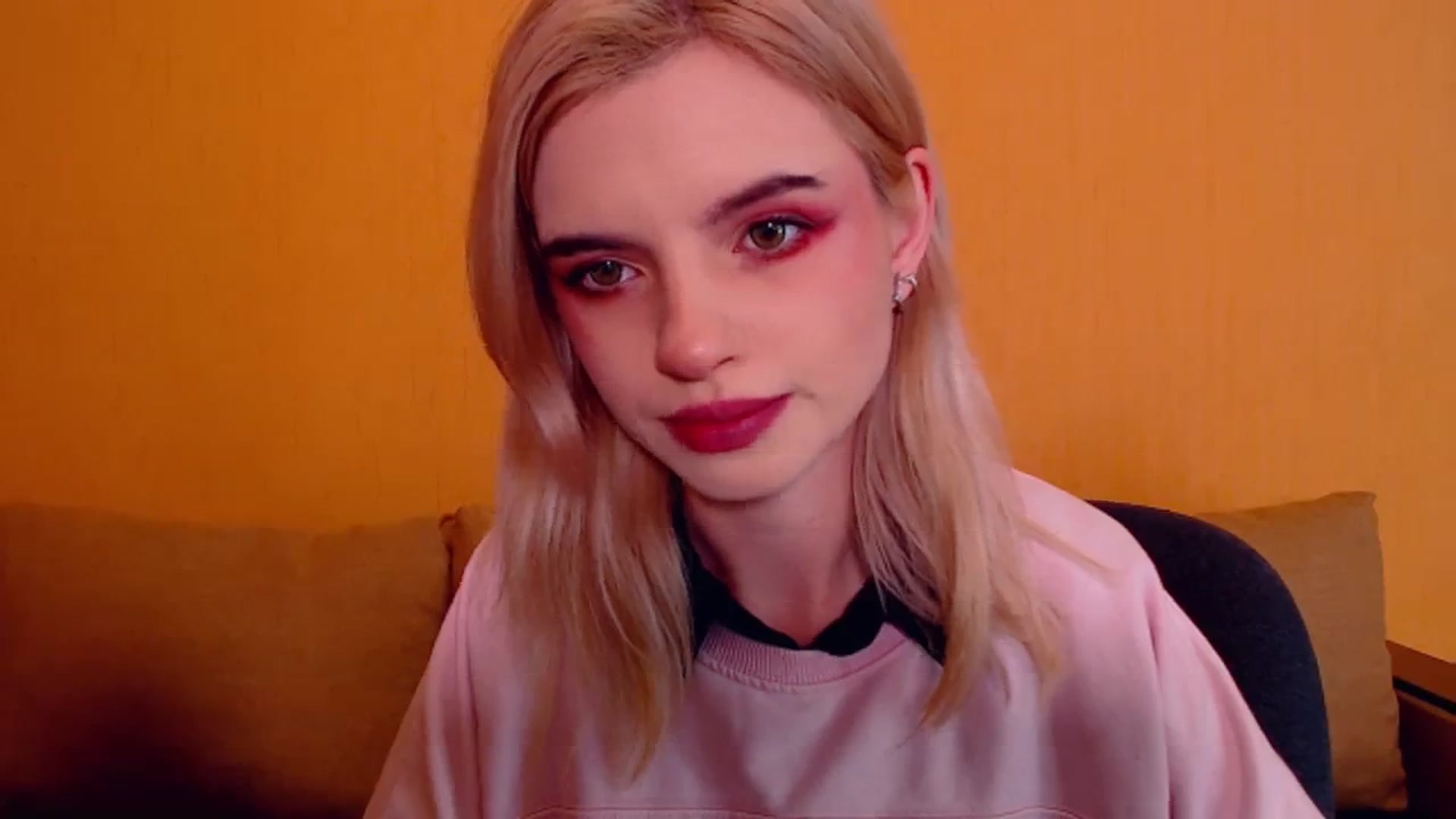 Gallery image thumbnail from Erineys's myfreecams stream on, 12/11/2023, 14:45 image 17 of 20