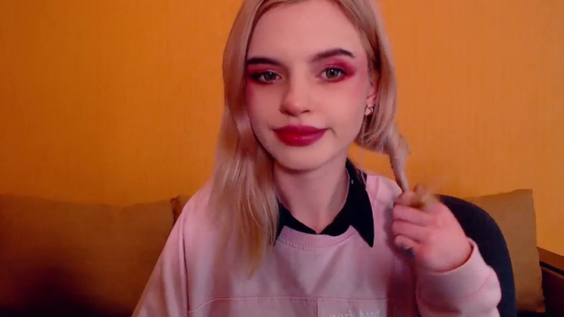 Gallery image thumbnail from Erineys's myfreecams stream on, 12/11/2023, 14:45 image 16 of 20