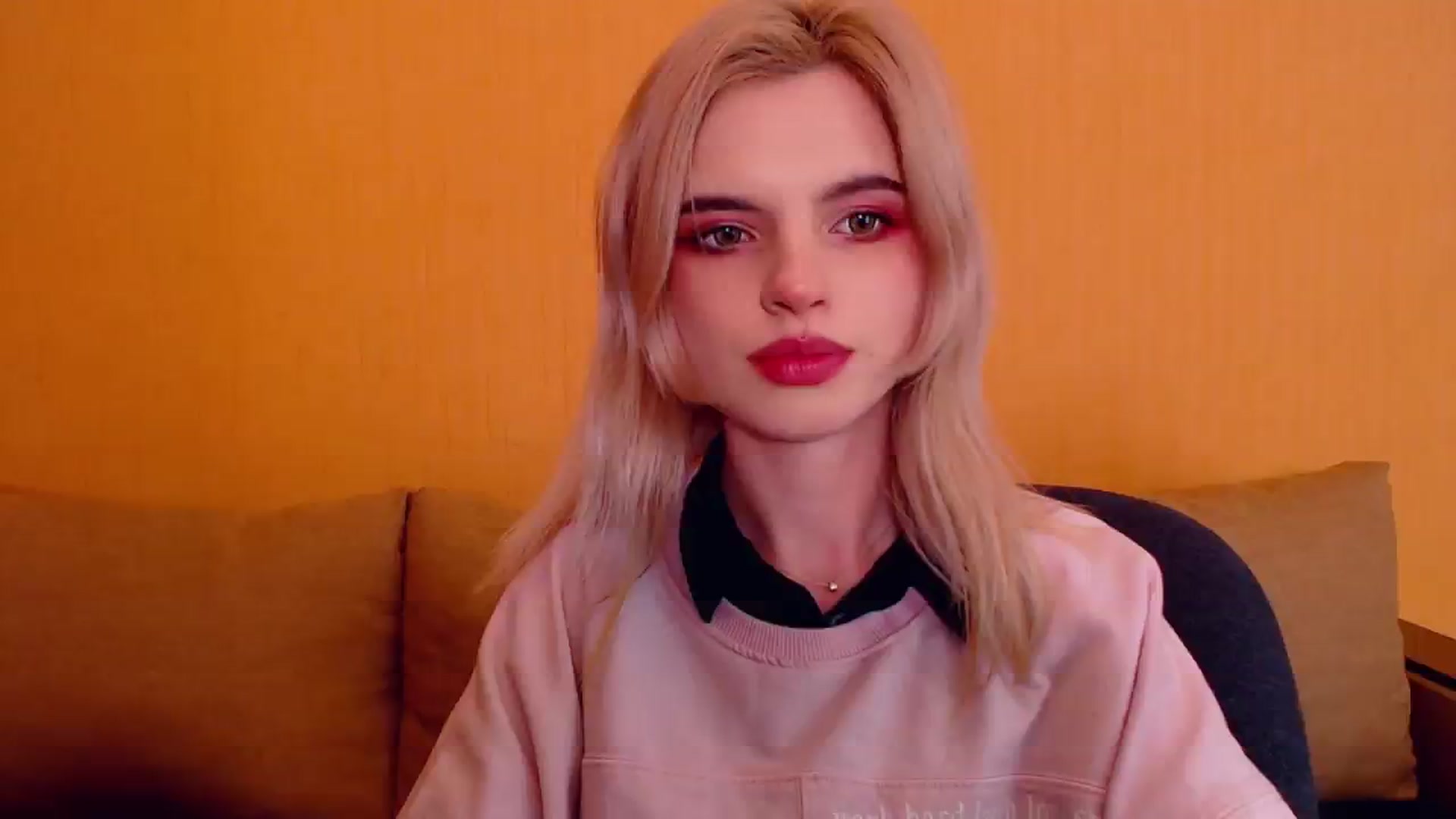 Gallery image thumbnail from Erineys's myfreecams stream on, 12/11/2023, 17:34 image 10 of 20