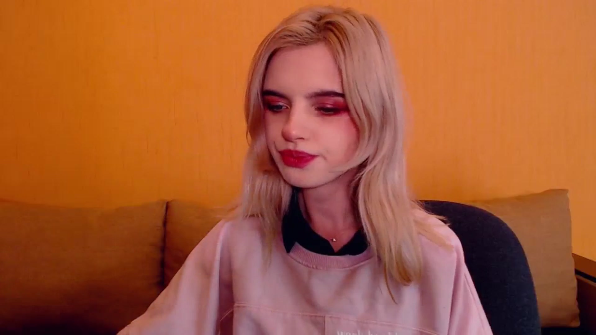 Gallery image thumbnail from Erineys's myfreecams stream on, 12/11/2023, 17:34 image 16 of 20