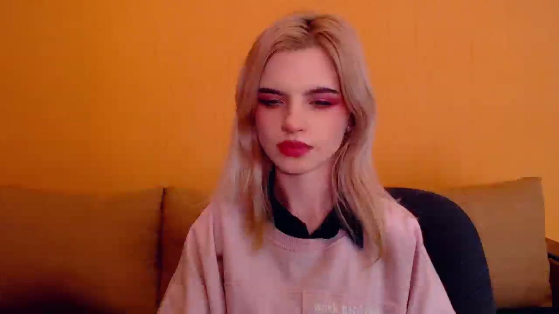 Gallery image thumbnail from Erineys's myfreecams stream on, 12/11/2023, 17:51 image 14 of 20