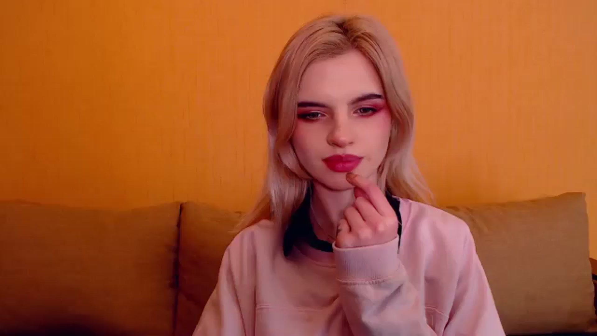 Gallery image thumbnail from Erineys's myfreecams stream on, 12/11/2023, 18:14 image 4 of 20