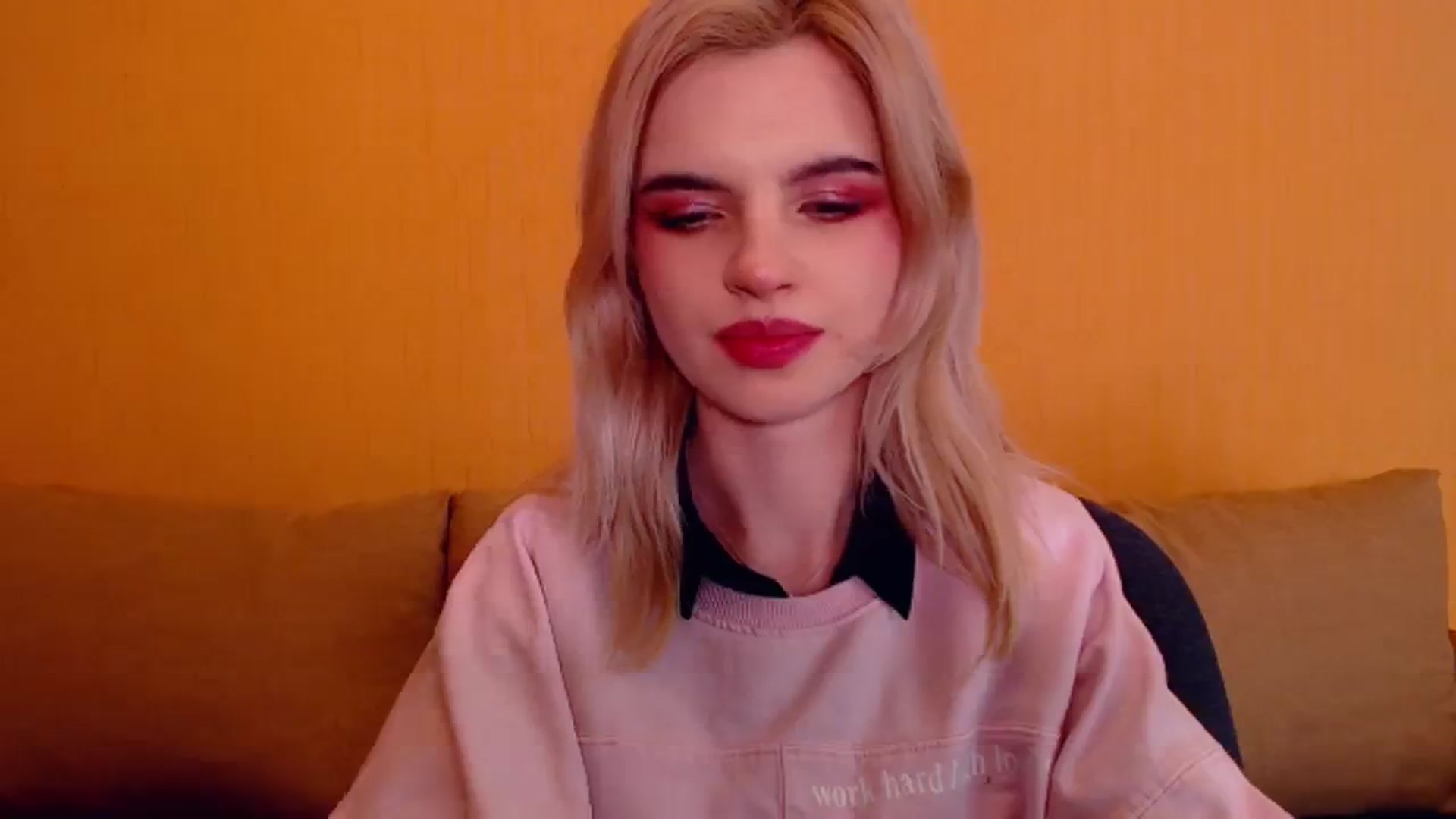 Gallery image thumbnail from Erineys's myfreecams stream on, 12/11/2023, 18:14 image 14 of 20