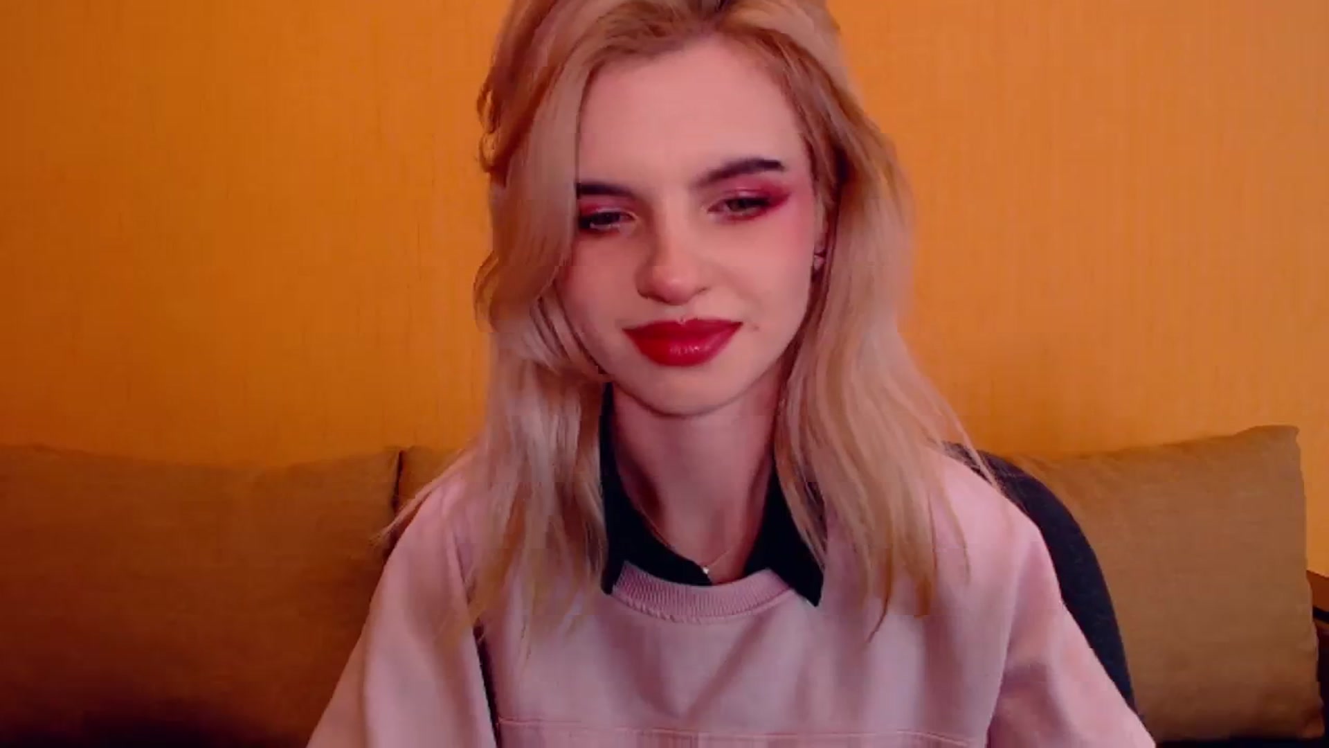 Gallery image thumbnail from Erineys's myfreecams stream on, 12/11/2023, 18:14 image 17 of 20