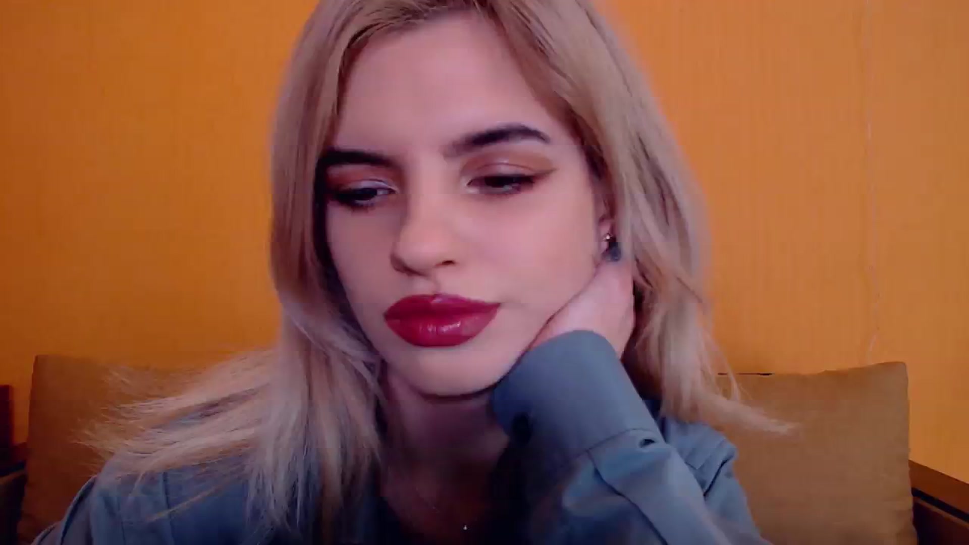 Gallery image thumbnail from Erineys's myfreecams stream on, 12/14/2023, 15:23 image 1 of 20