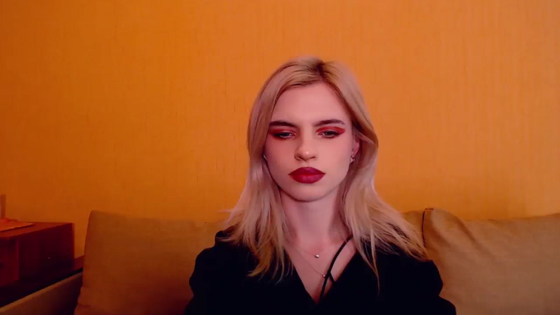 Gallery image thumbnail from Erineys's myfreecams stream on, 12/15/2023, 16:31 image 13 of 20