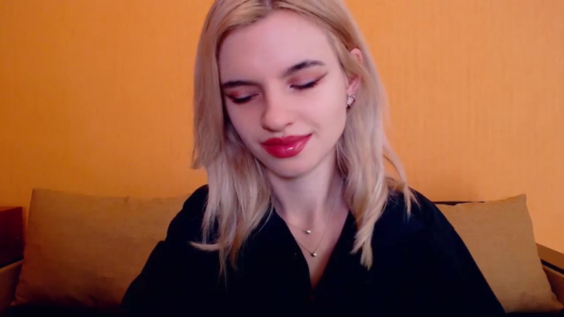 Gallery image thumbnail from Erineys's myfreecams stream on, 12/16/2023, 15:49 image 4 of 20