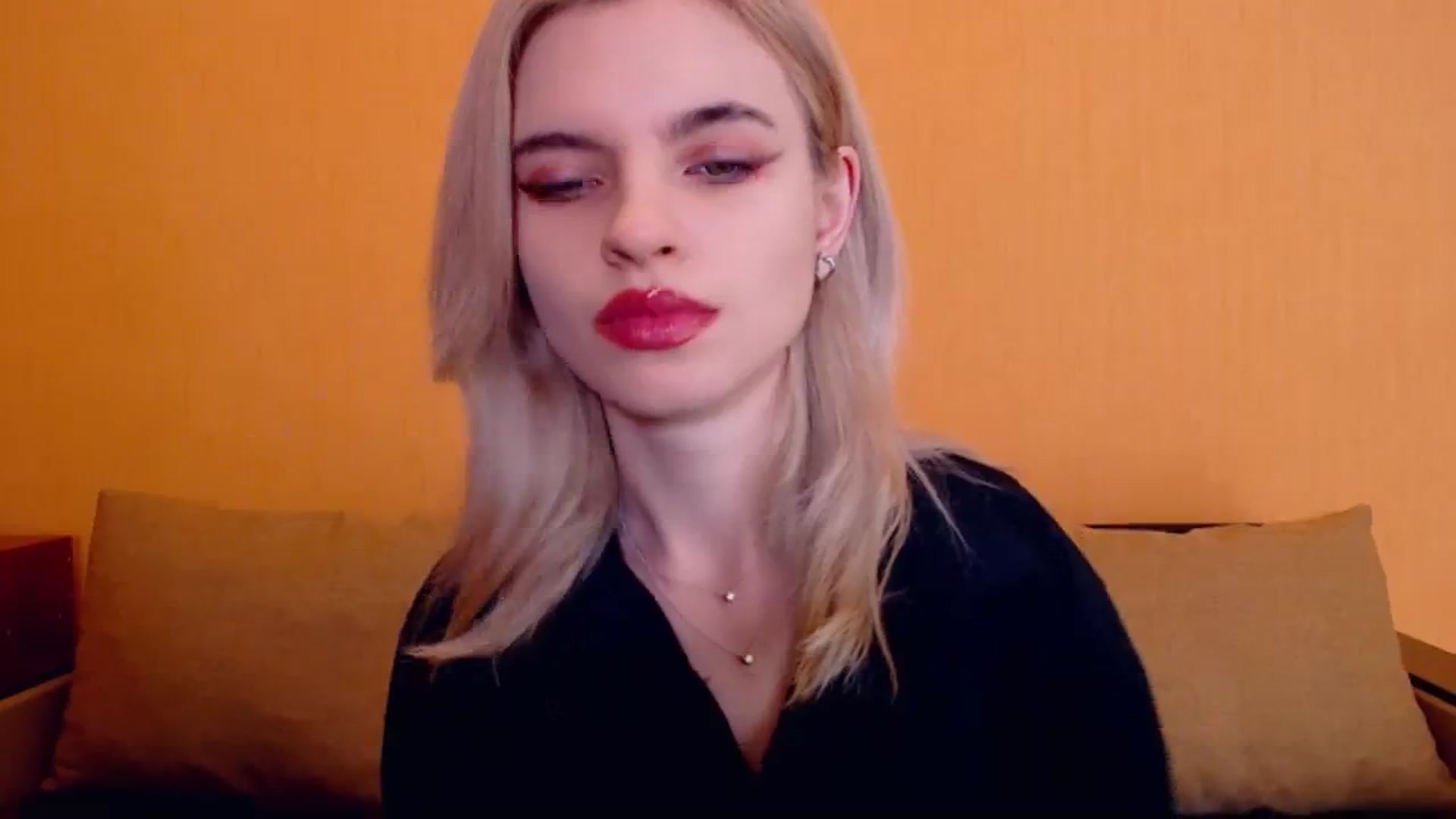 Gallery image thumbnail from Erineys's myfreecams stream on, 12/16/2023, 15:49 image 9 of 20