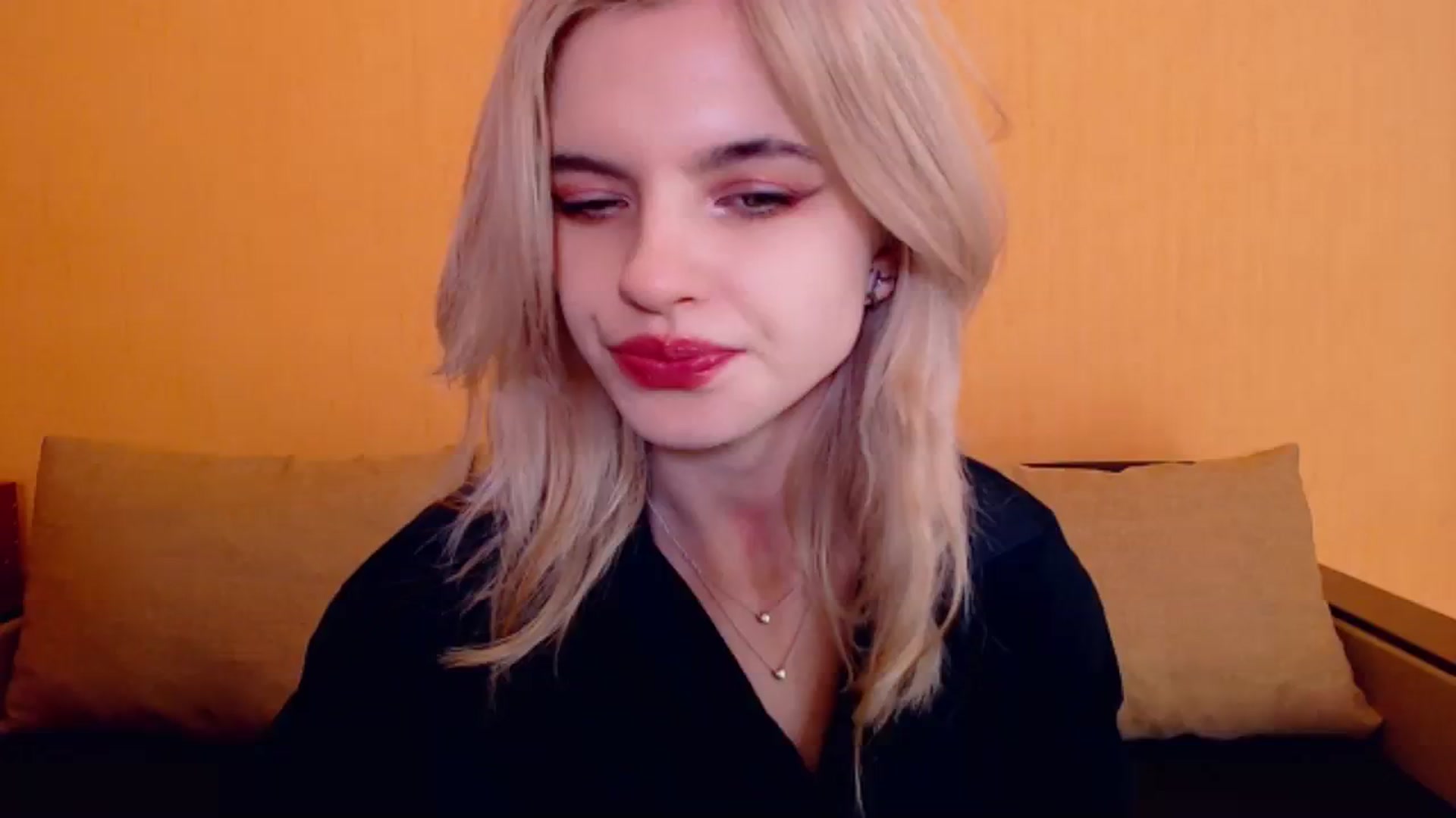 Gallery image thumbnail from Erineys's myfreecams stream on, 12/16/2023, 16:42 image 1 of 20
