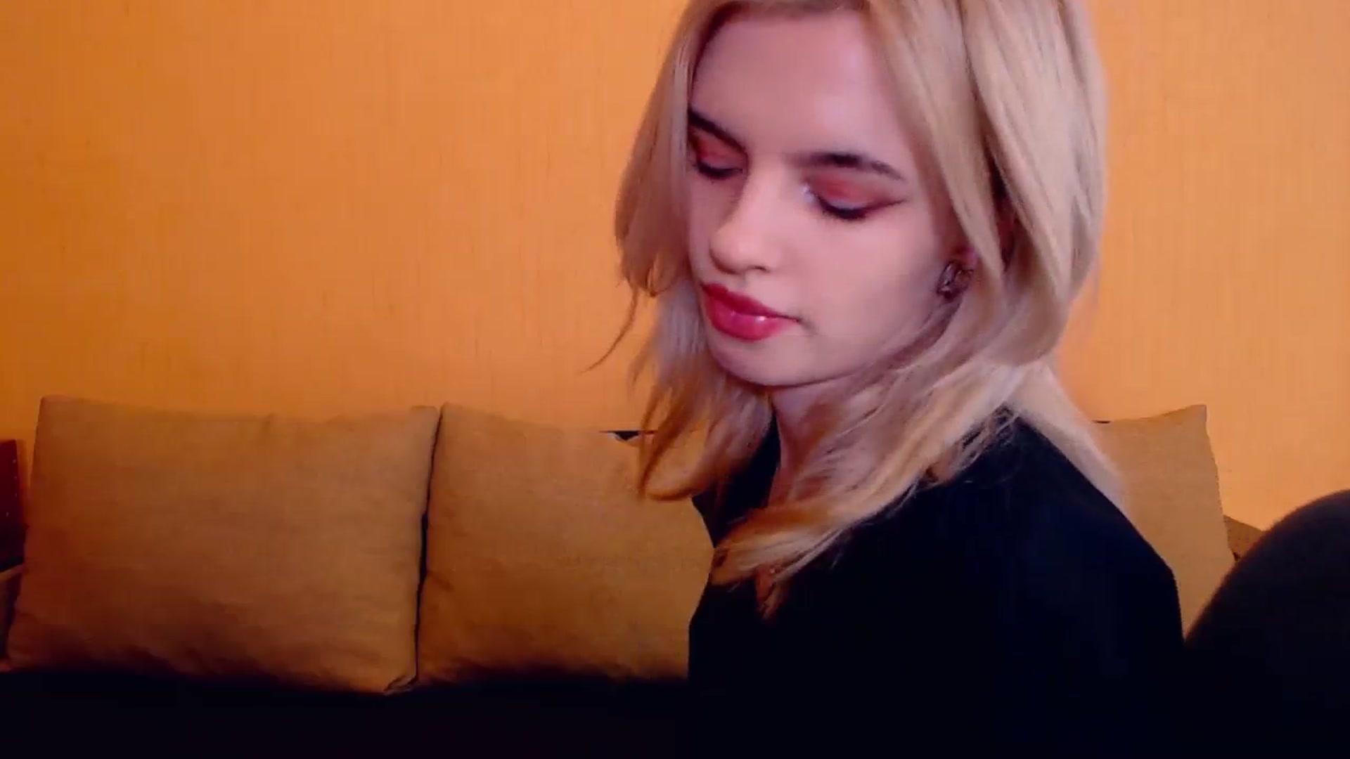 Gallery image thumbnail from Erineys's myfreecams stream on, 12/16/2023, 16:54 image 14 of 20