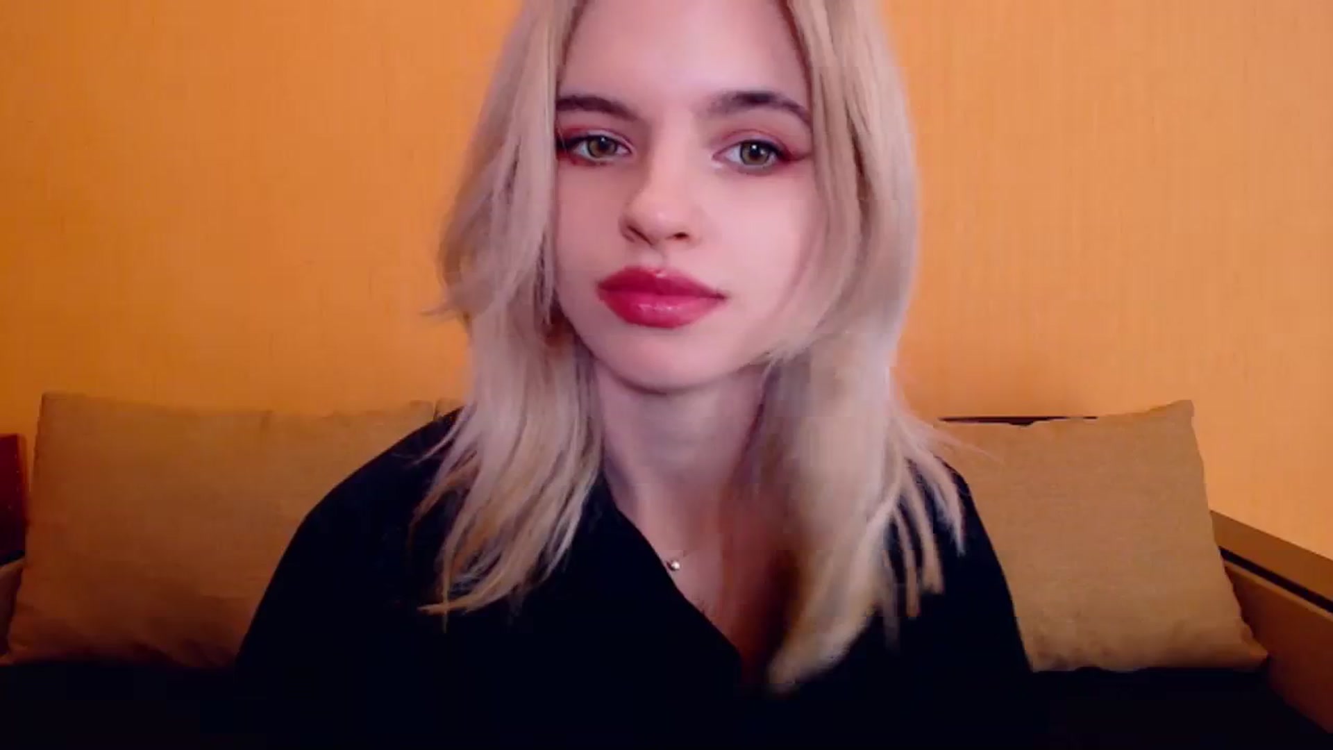 Gallery image thumbnail from Erineys's myfreecams stream on, 12/16/2023, 17:23 image 4 of 20