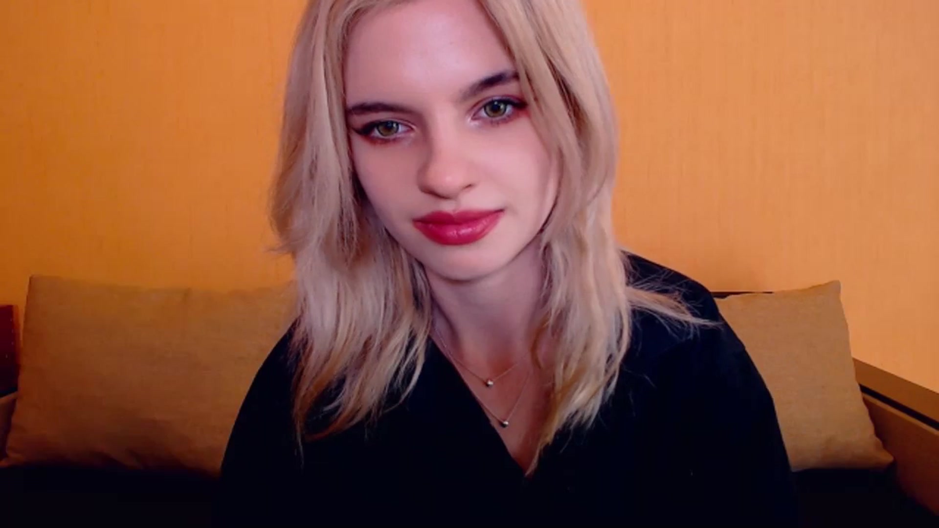 Gallery image thumbnail from Erineys's myfreecams stream on, 12/16/2023, 17:23 image 2 of 20