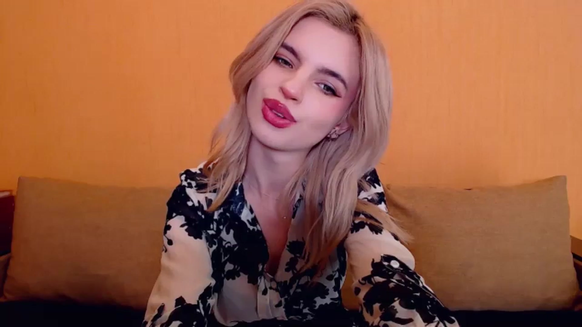 Gallery image thumbnail from Erineys's myfreecams stream on, 12/17/2023, 16:35 image 6 of 20