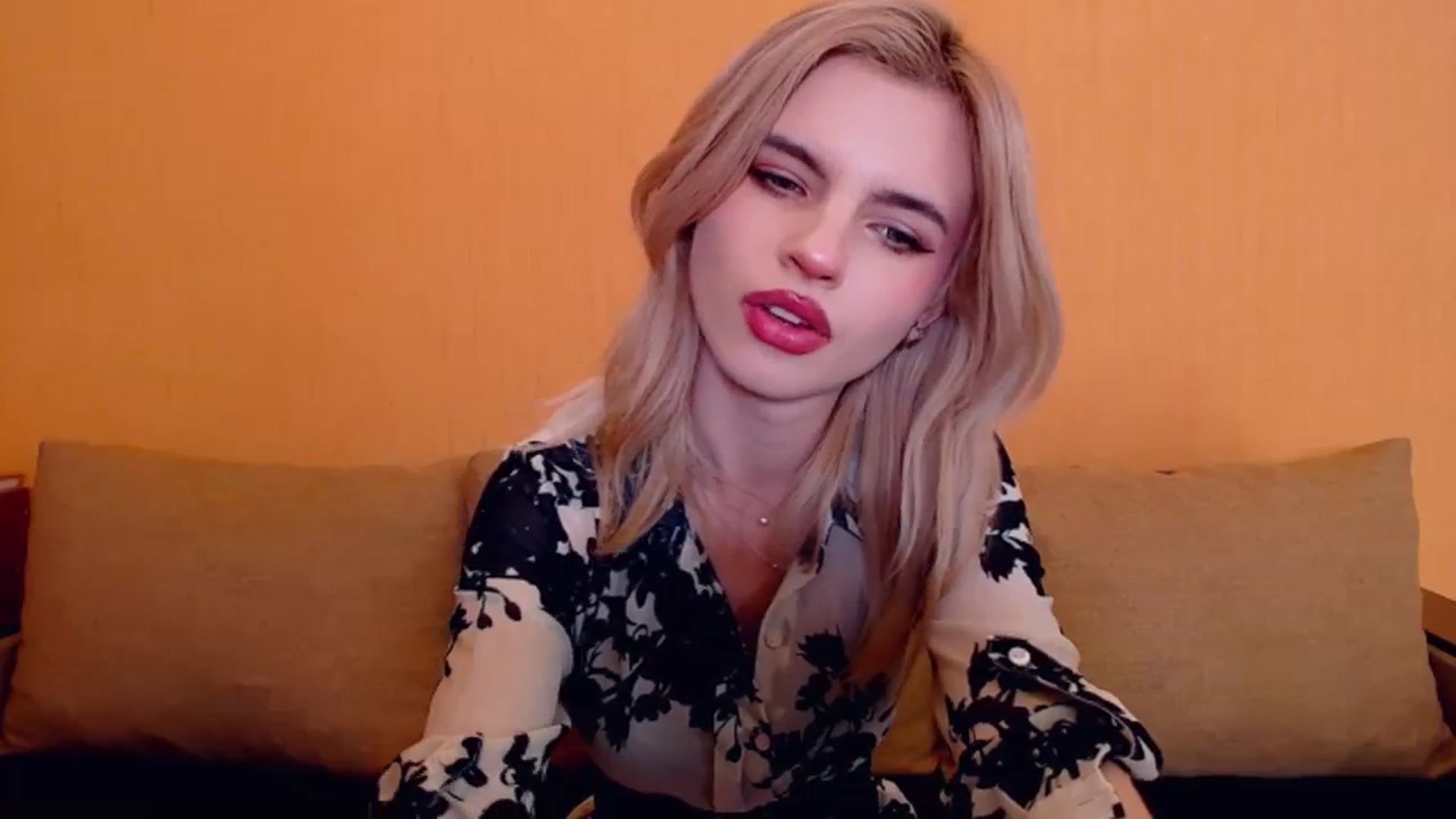 Gallery image thumbnail from Erineys's myfreecams stream on, 12/17/2023, 16:35 image 8 of 20