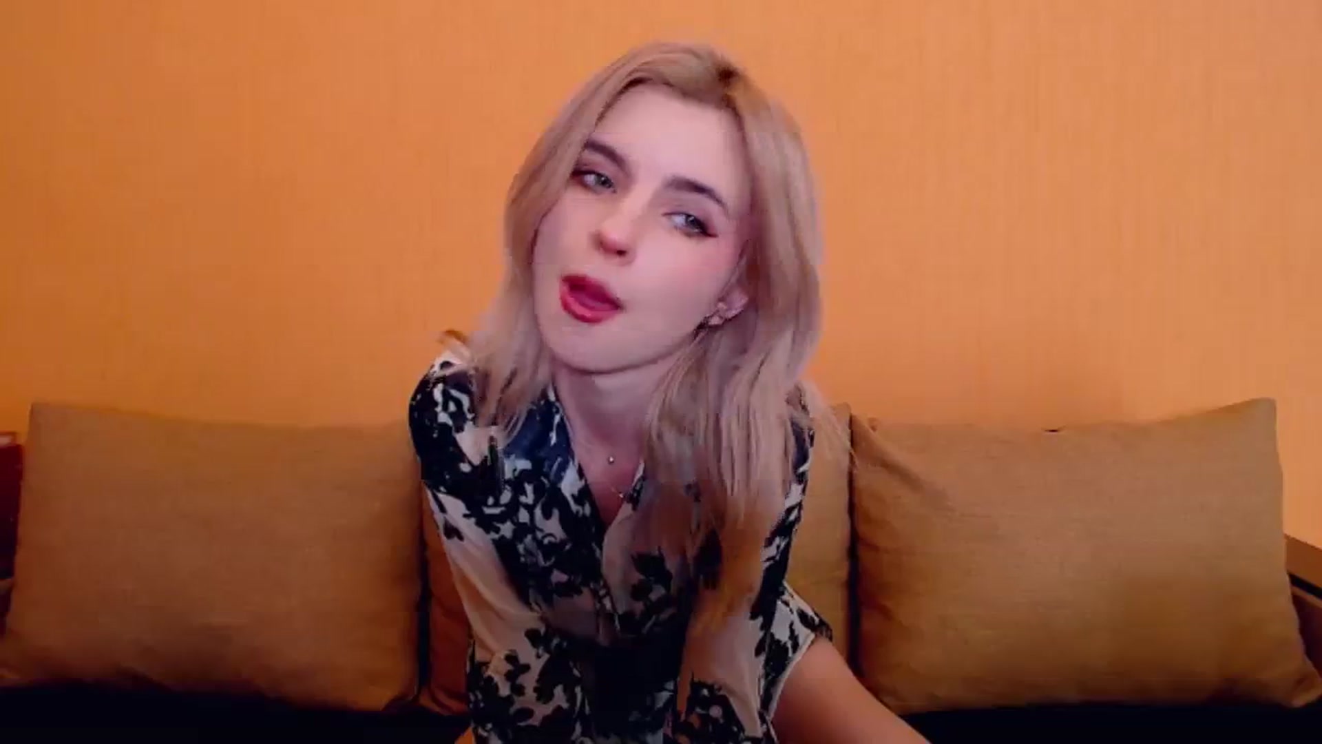 Gallery image thumbnail from Erineys's myfreecams stream on, 12/17/2023, 16:35 image 3 of 20
