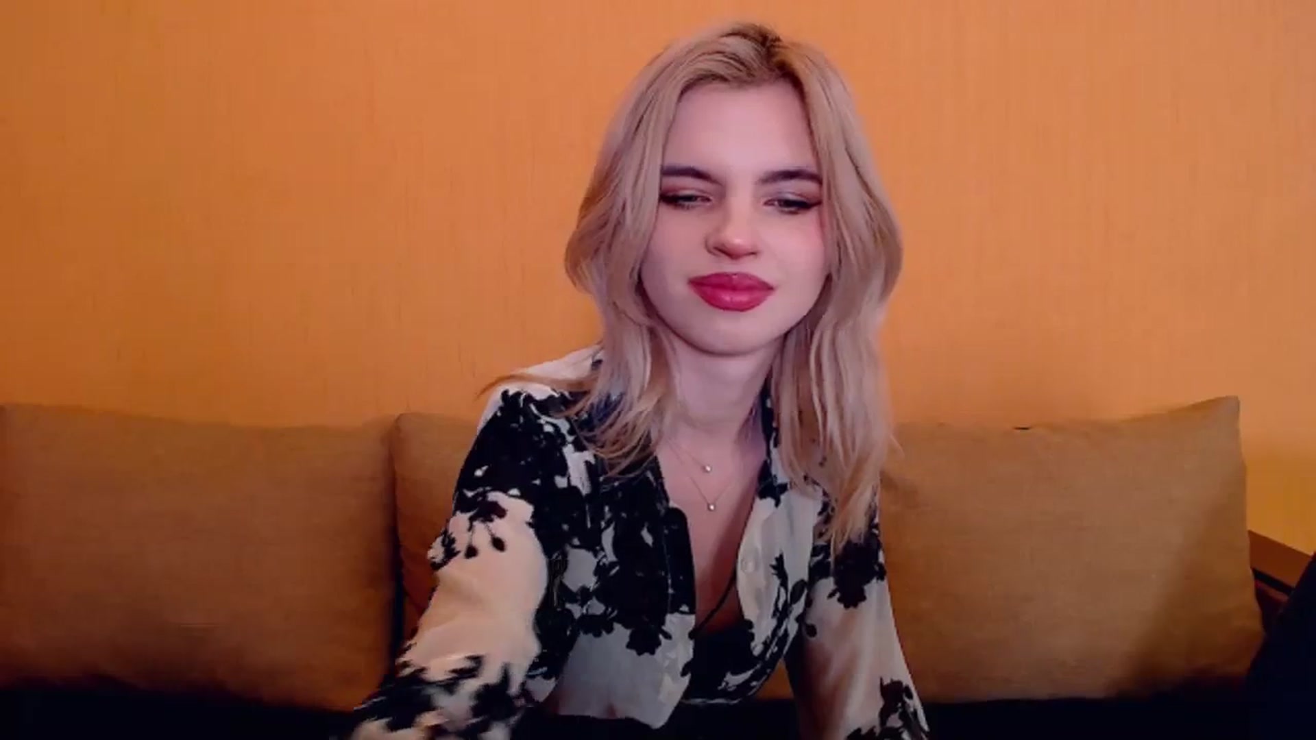 Gallery image thumbnail from Erineys's myfreecams stream on, 12/17/2023, 16:35 image 13 of 20