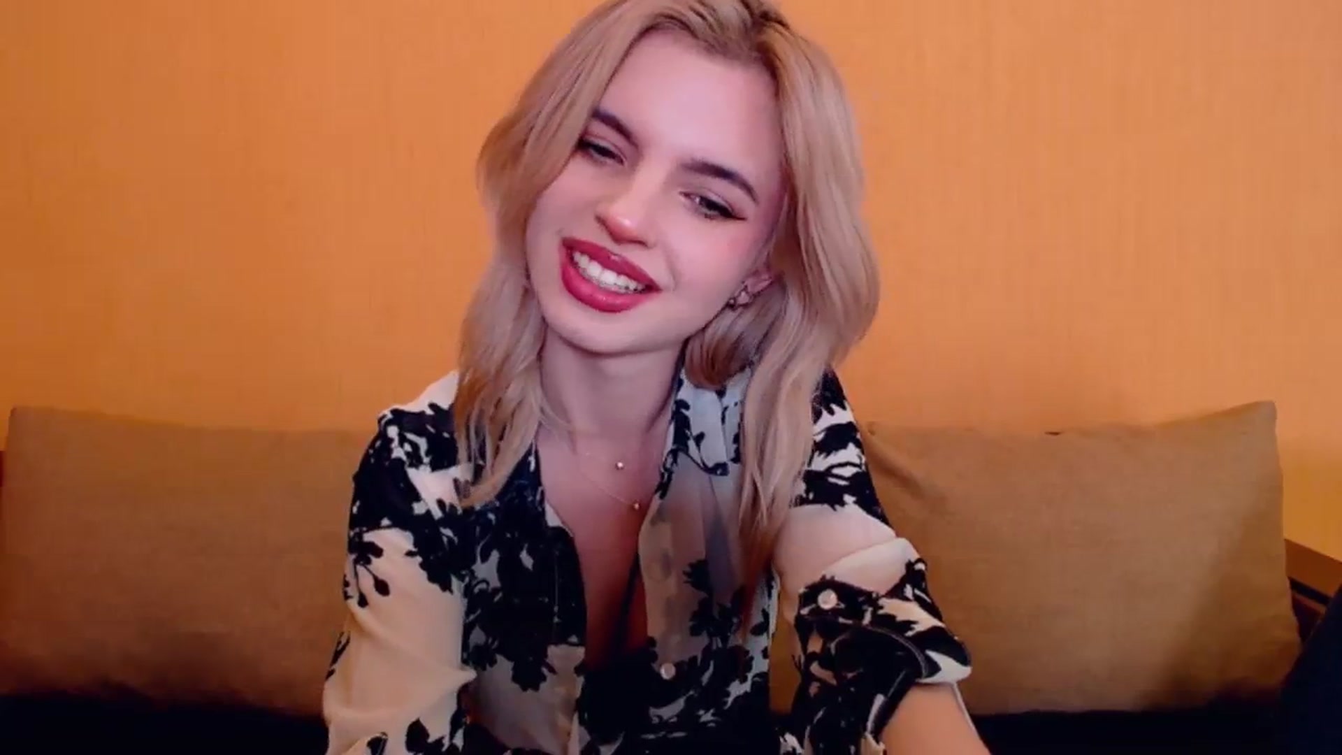 Gallery image thumbnail from Erineys's myfreecams stream on, 12/17/2023, 16:35 image 11 of 20
