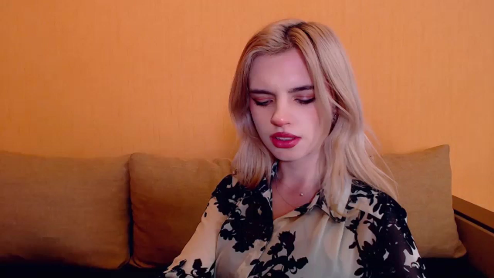 Gallery image thumbnail from Erineys's myfreecams stream on, 12/17/2023, 18:29 image 1 of 20